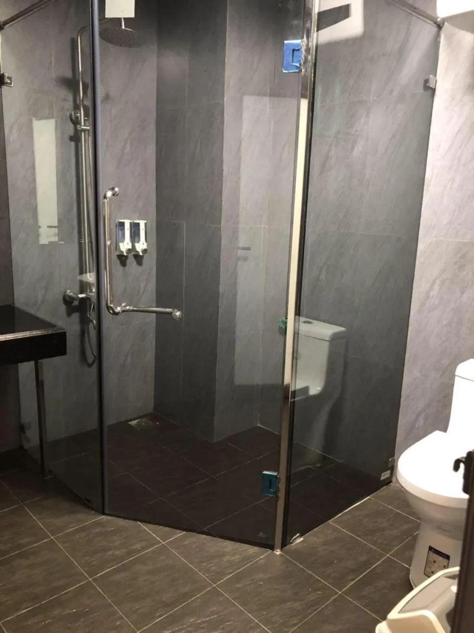 Shower in Phuong Nam Hotel