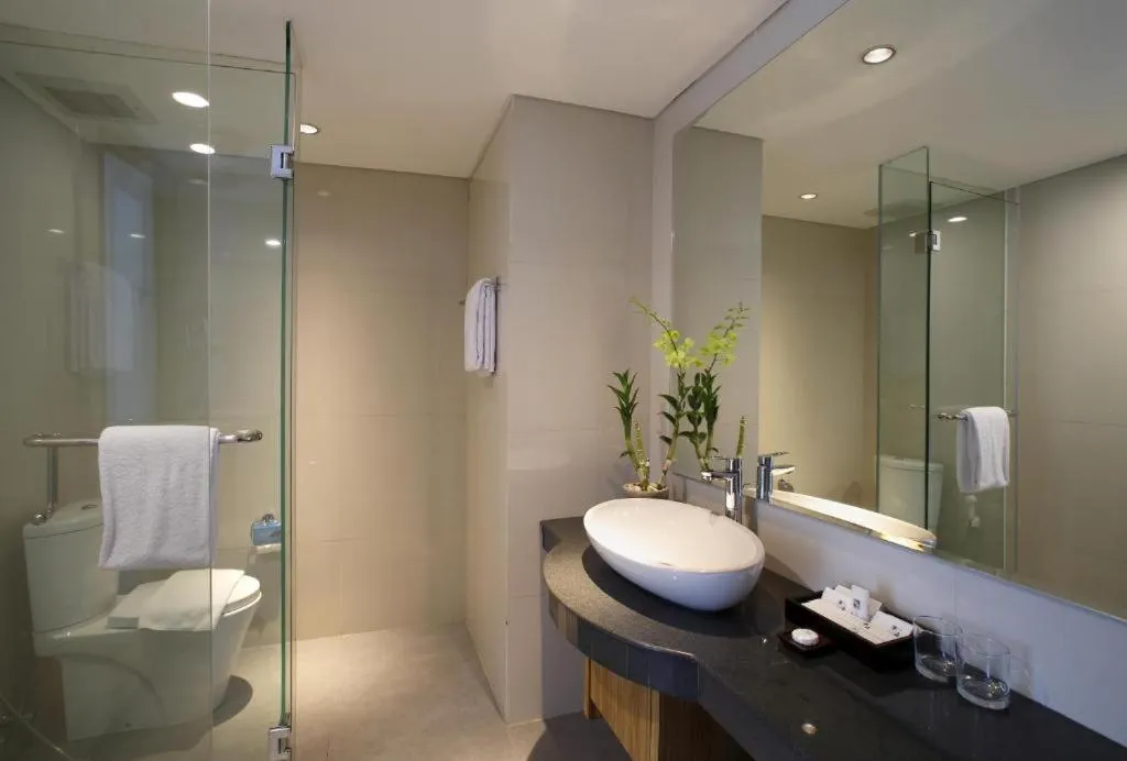 Bathroom in d'primahotel Petitenget Seminyak 2