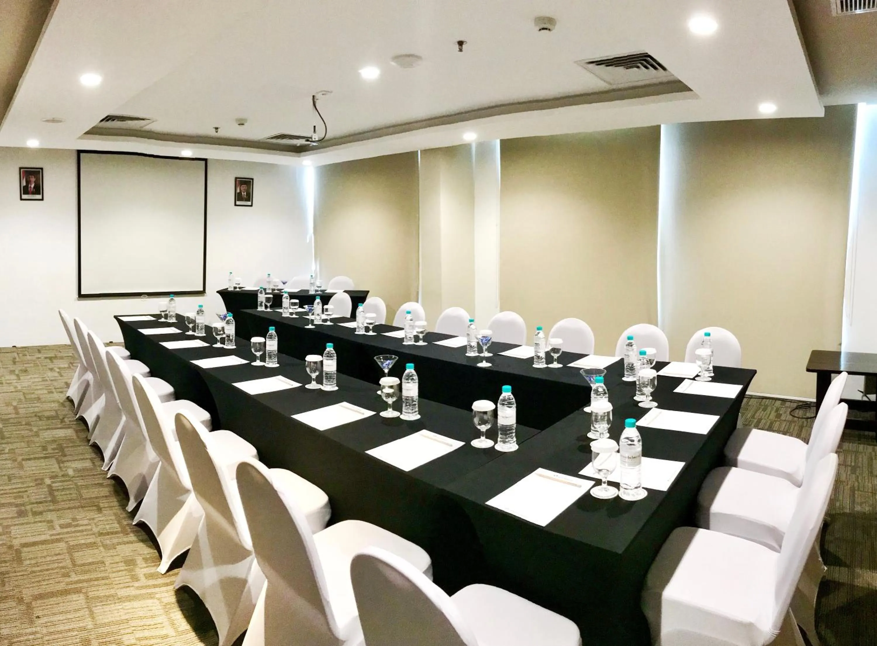 Business facilities in d'primahotel Petitenget Seminyak 2
