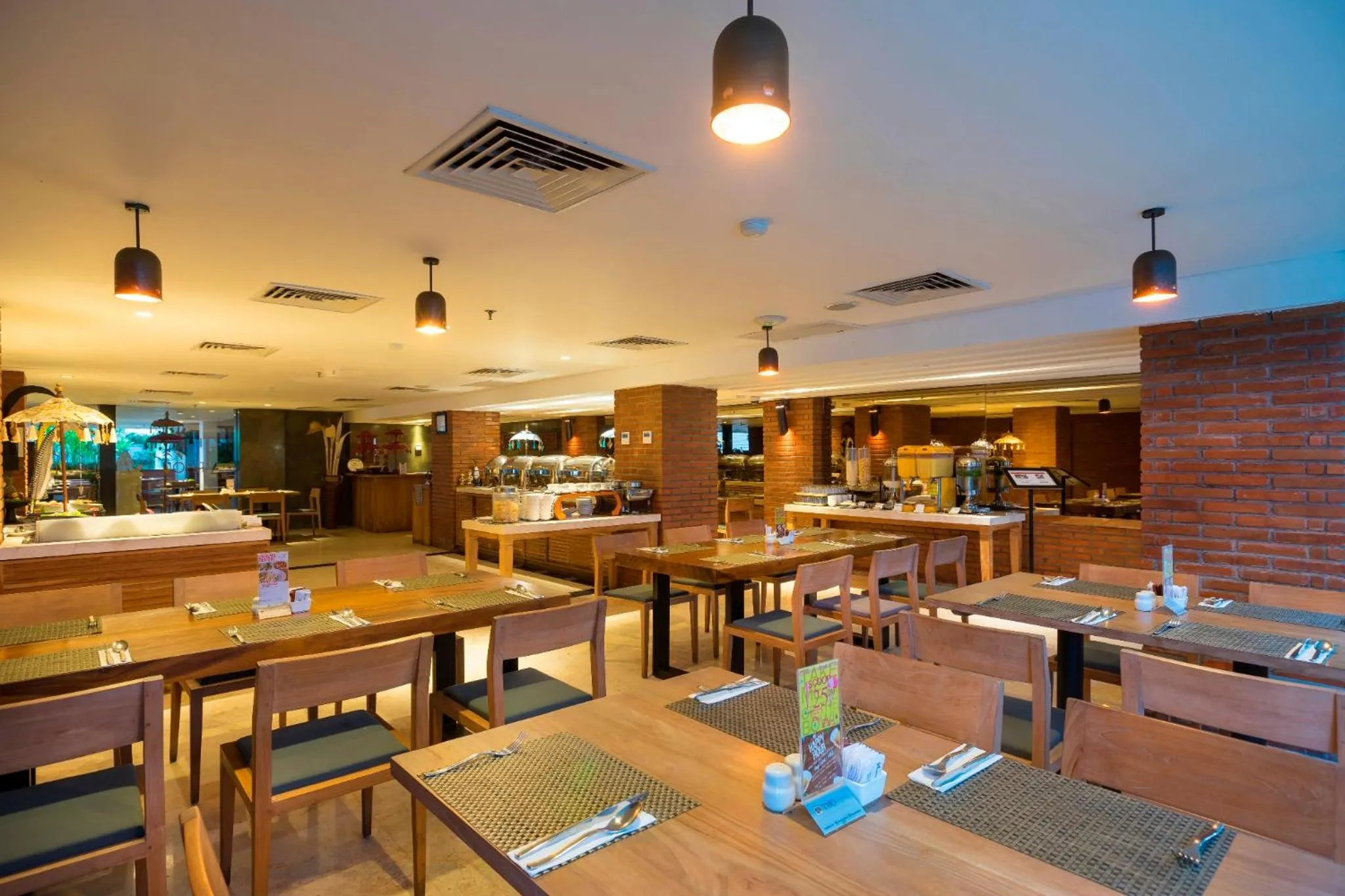 Restaurant/places to eat in d'primahotel Petitenget Seminyak 2