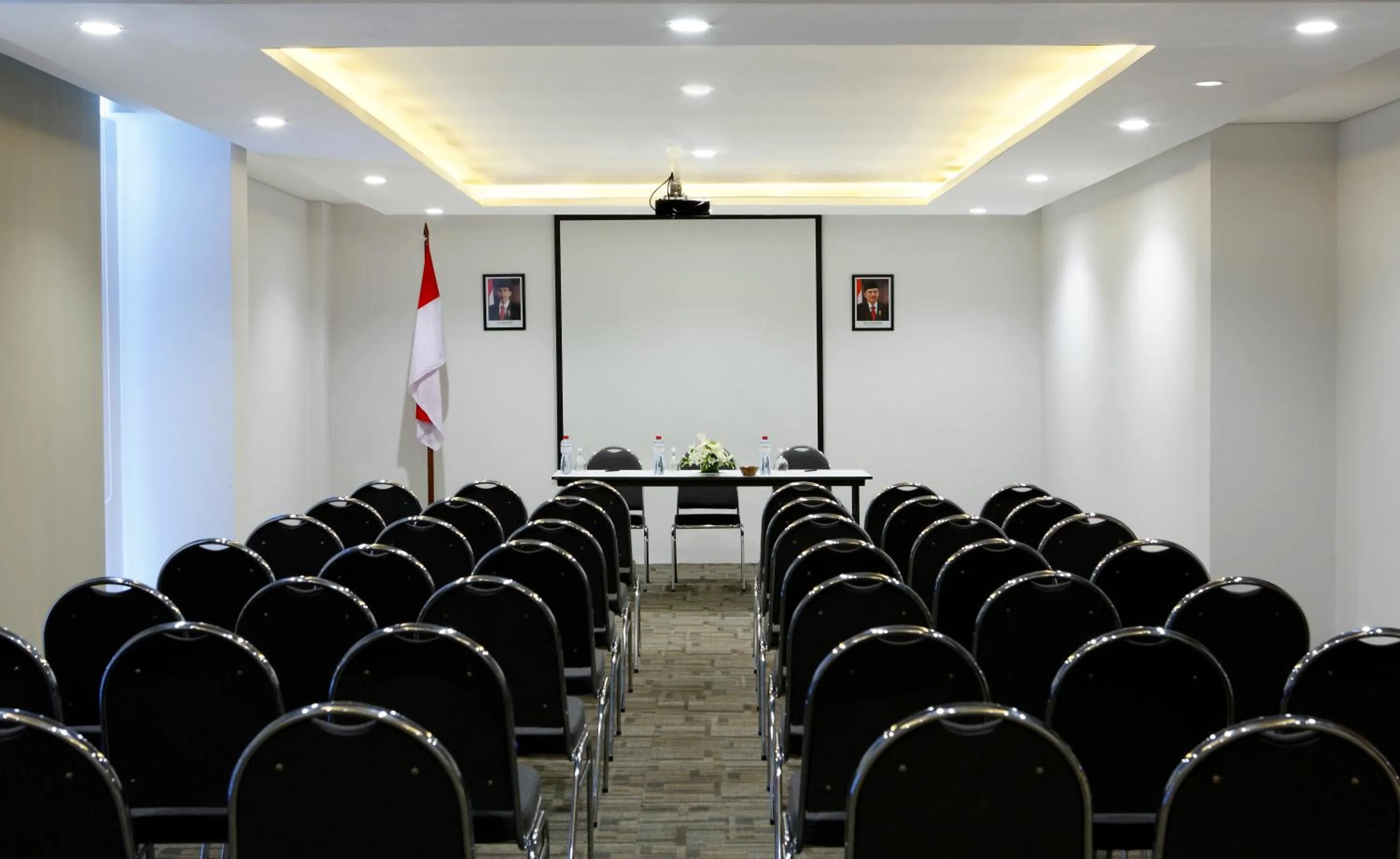 Business facilities in d'primahotel Petitenget Seminyak 2