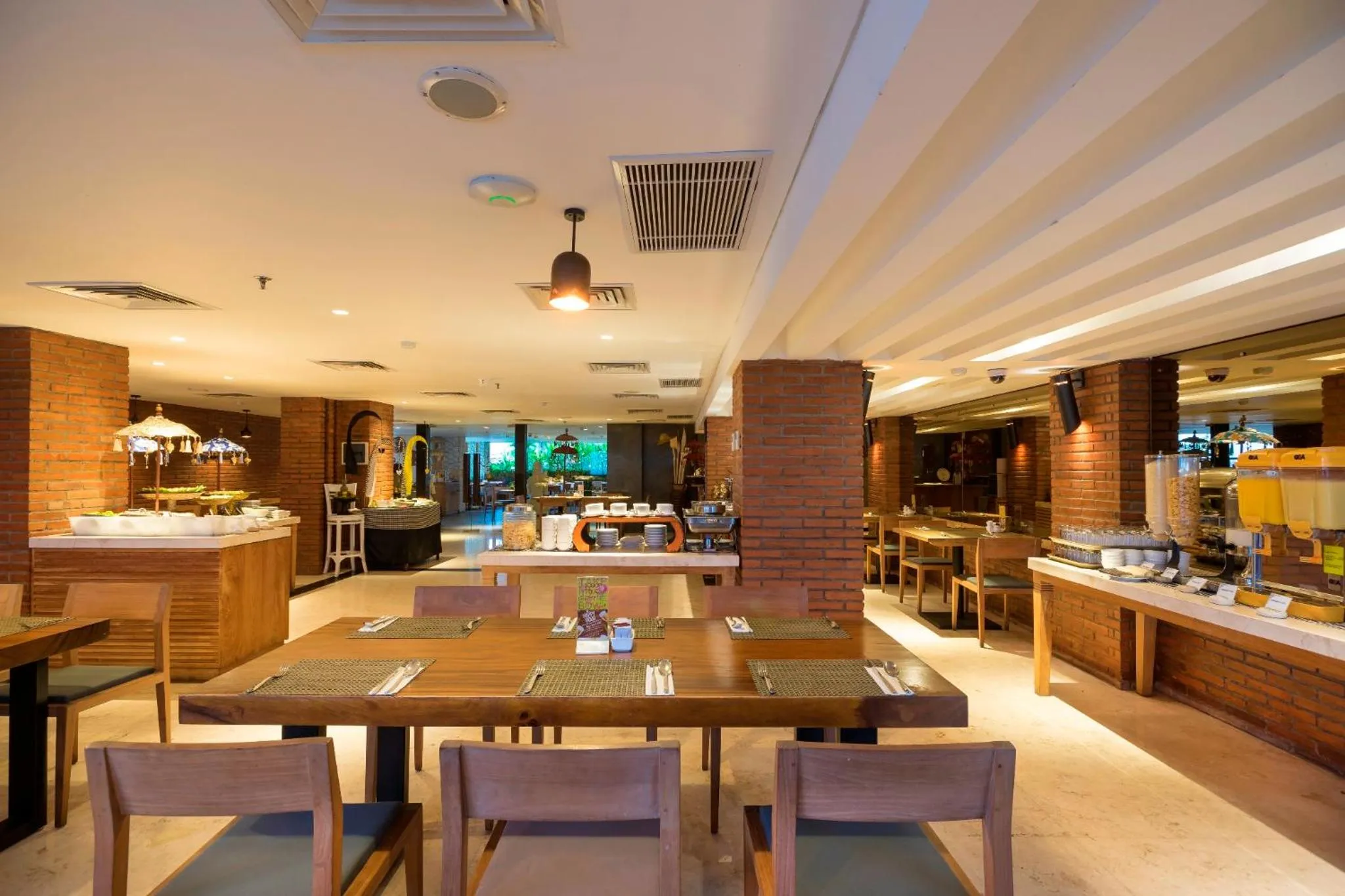 Restaurant/places to eat in d'primahotel Petitenget Seminyak 2