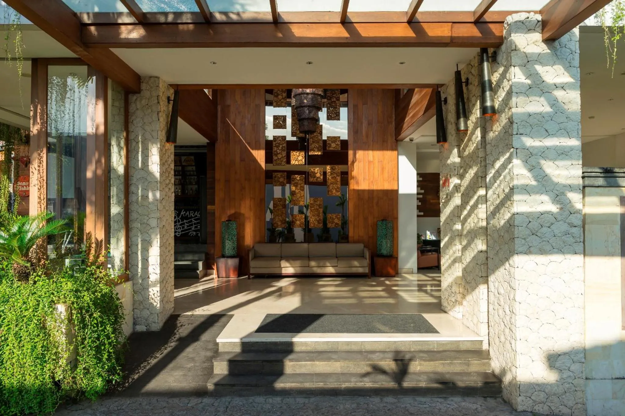 Lobby or reception in d'primahotel Petitenget Seminyak 2