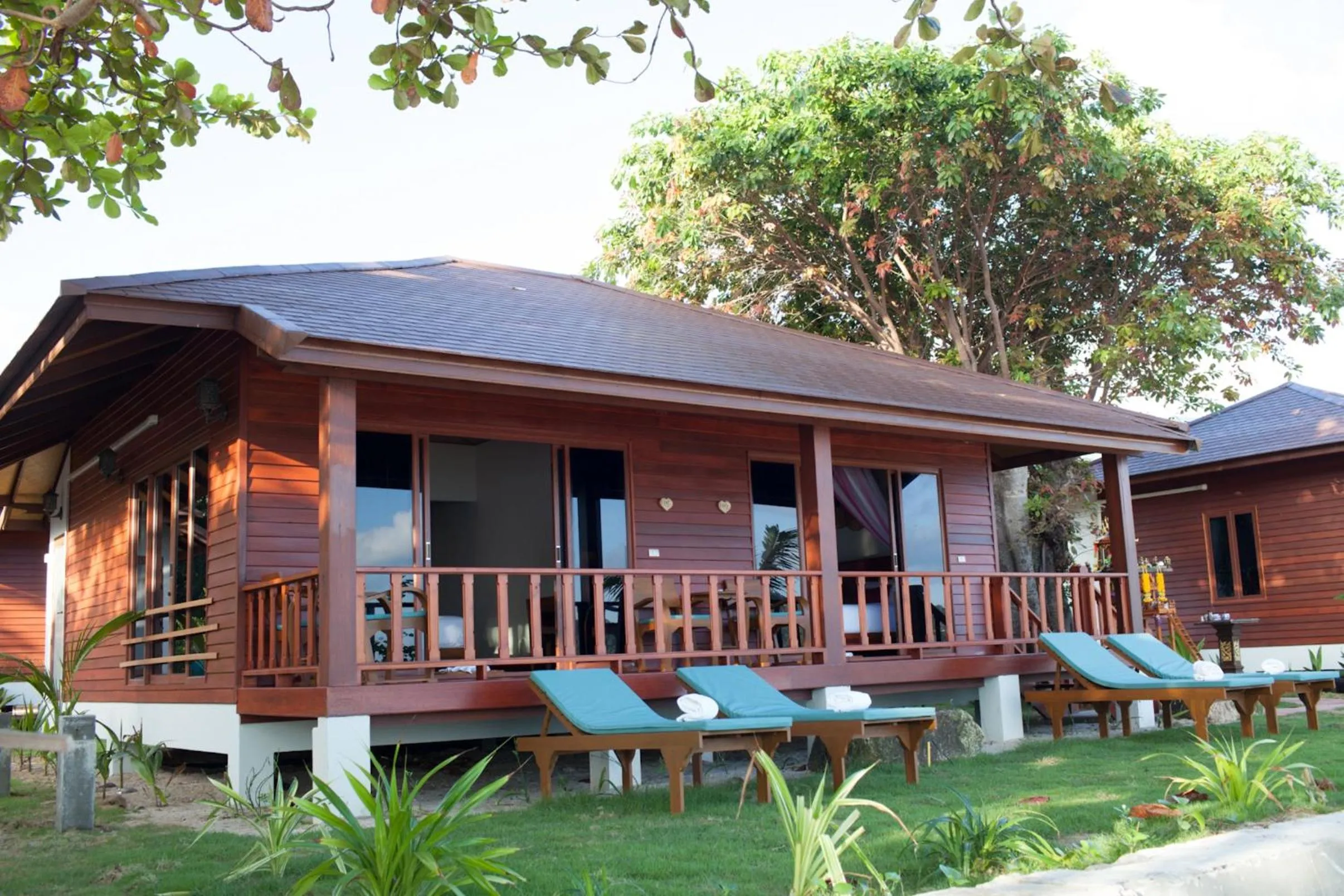 Property building in PingChan Koh Phangan Beachfront Resort