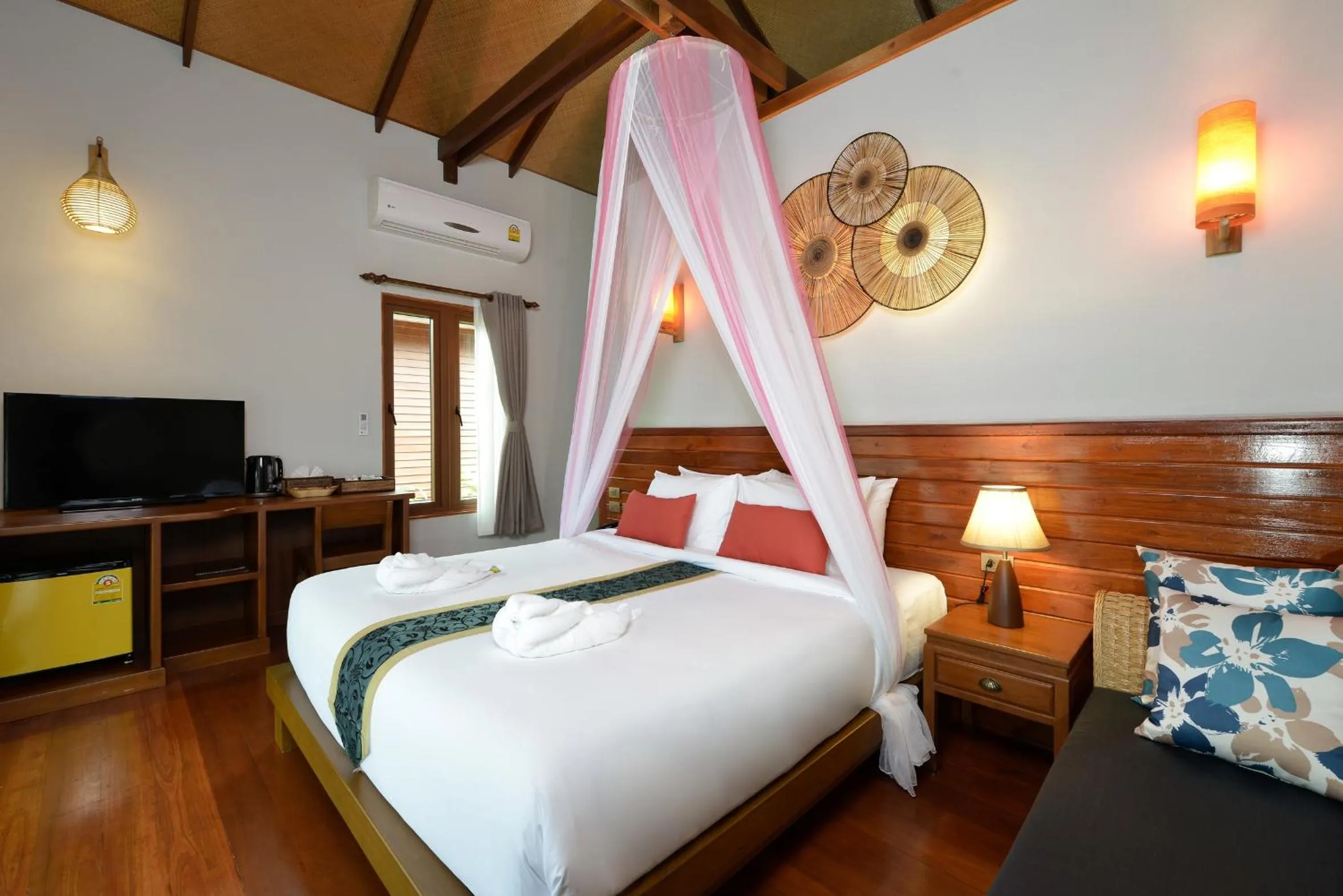 Bedroom, Bed in PingChan Koh Phangan Beachfront Resort