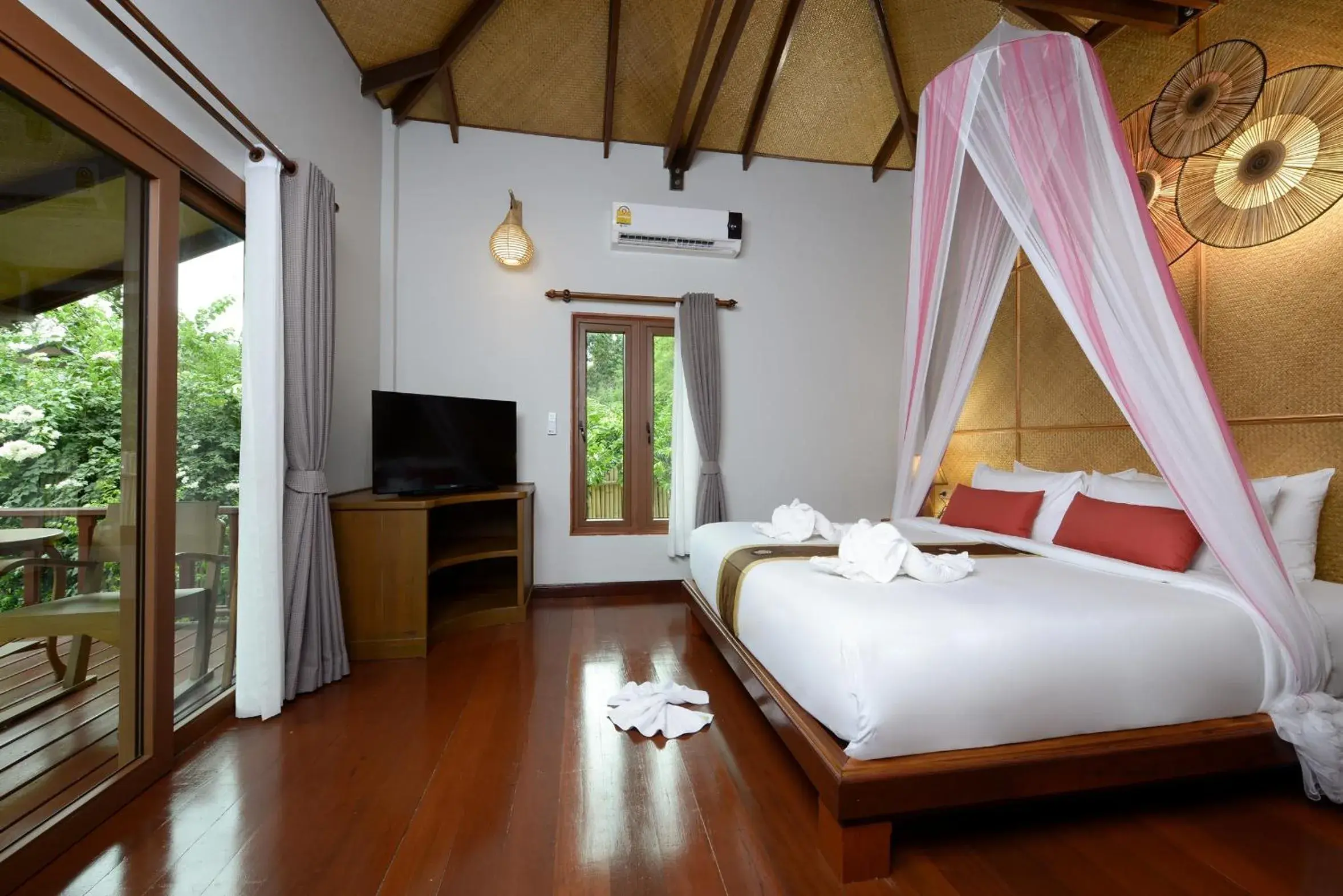 Deluxe Villa (Third Row) in PingChan Koh Phangan Beachfront Resort Deluxe Villa (Third Row) in PingChan Koh Phangan Beachfront Resort