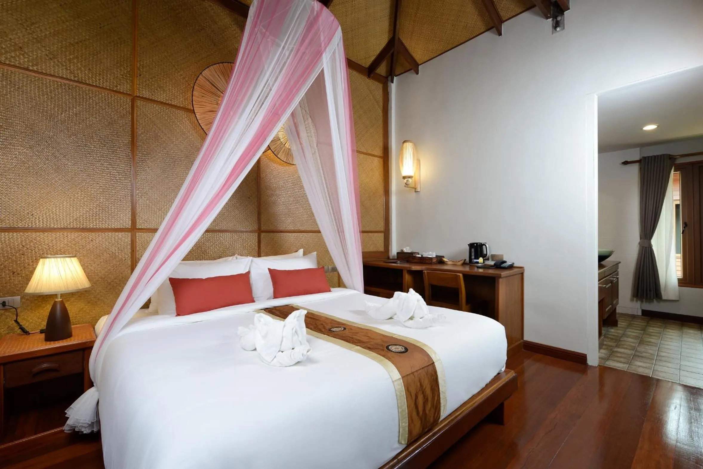 Living room, Bed in PingChan Koh Phangan Beachfront Resort