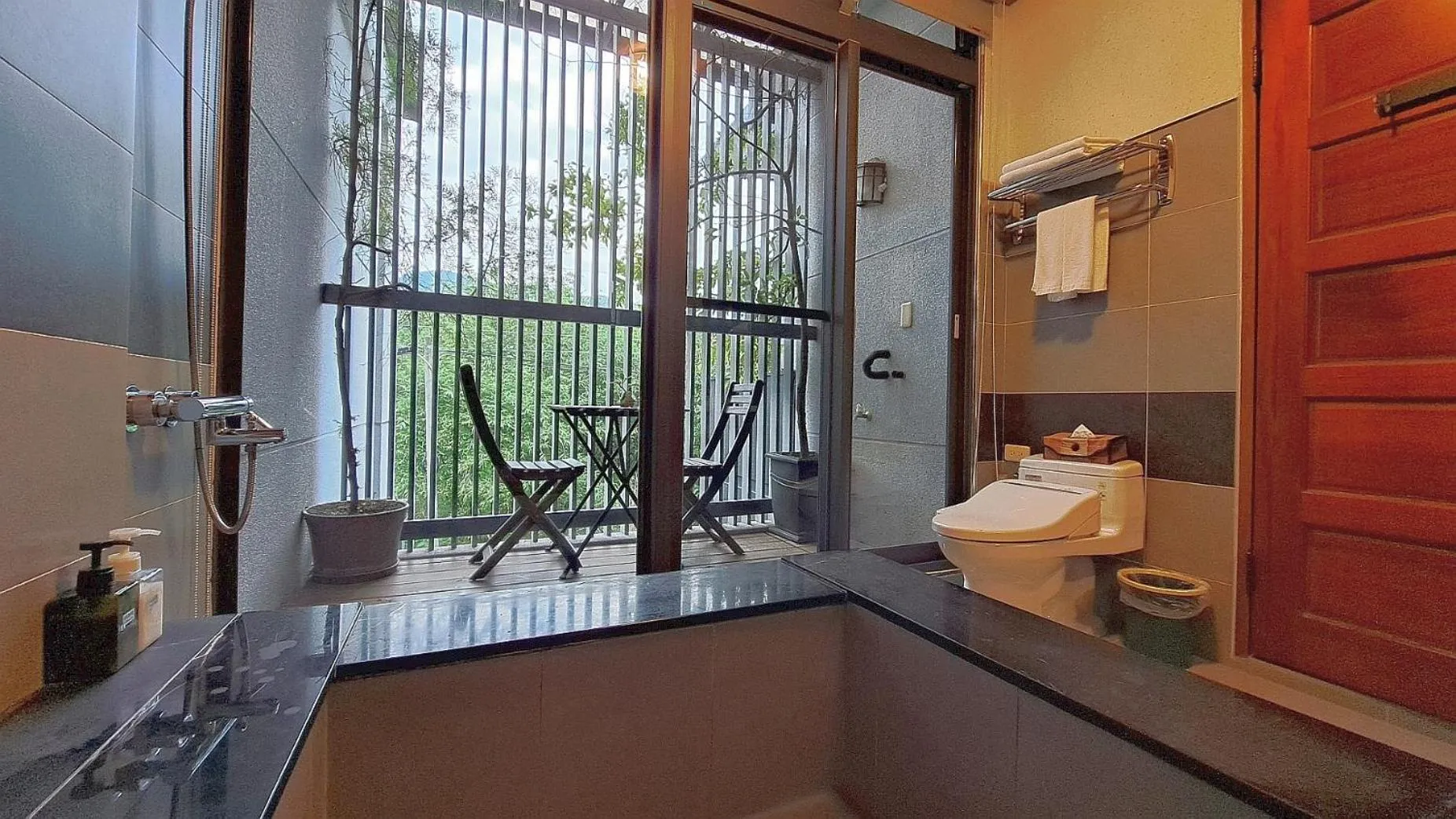 Toilet in Jiaoxi Song Tian B&B