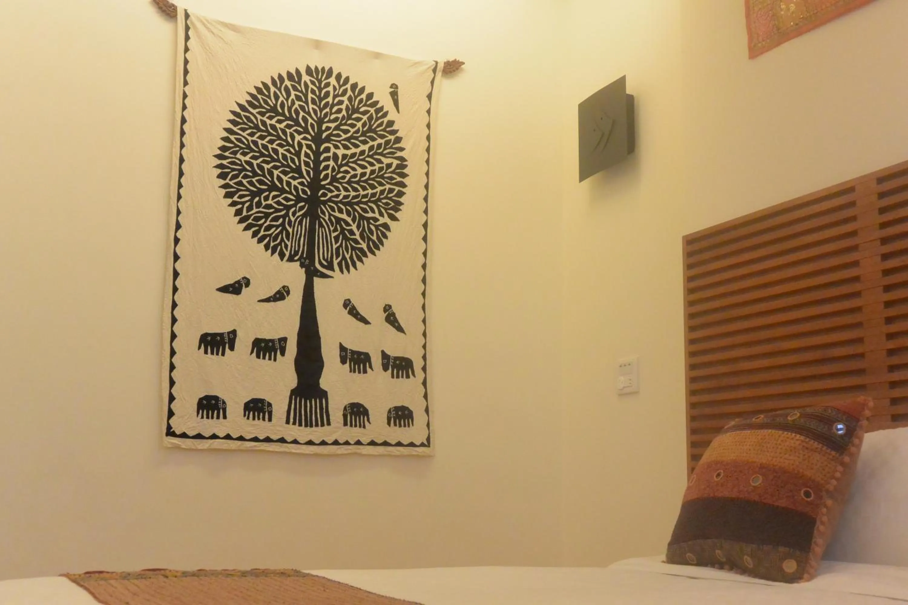 Decorative detail, Bed in Jiaoxi Song Tian B&B