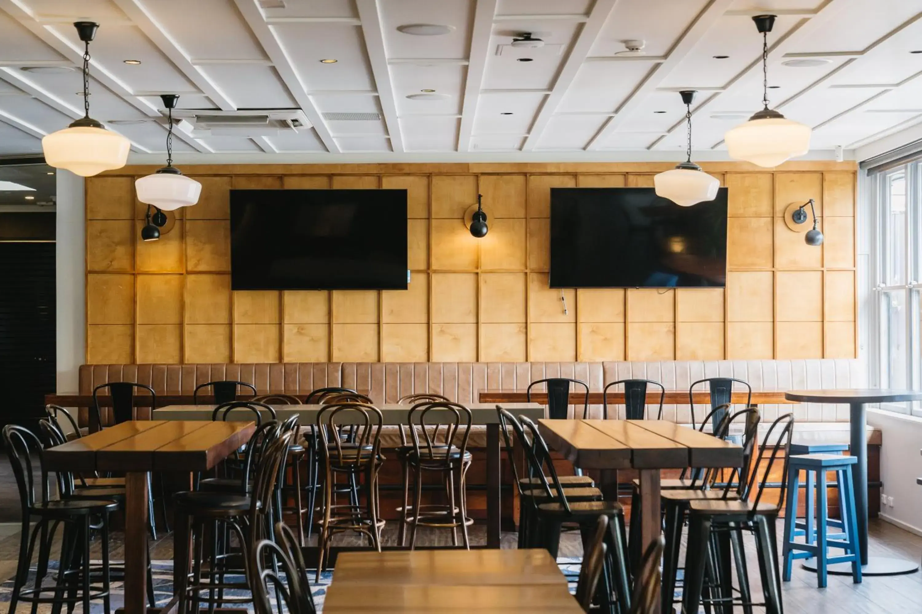 Restaurant/places to eat in Hornsby Inn Restaurant/places to eat in Hornsby Inn