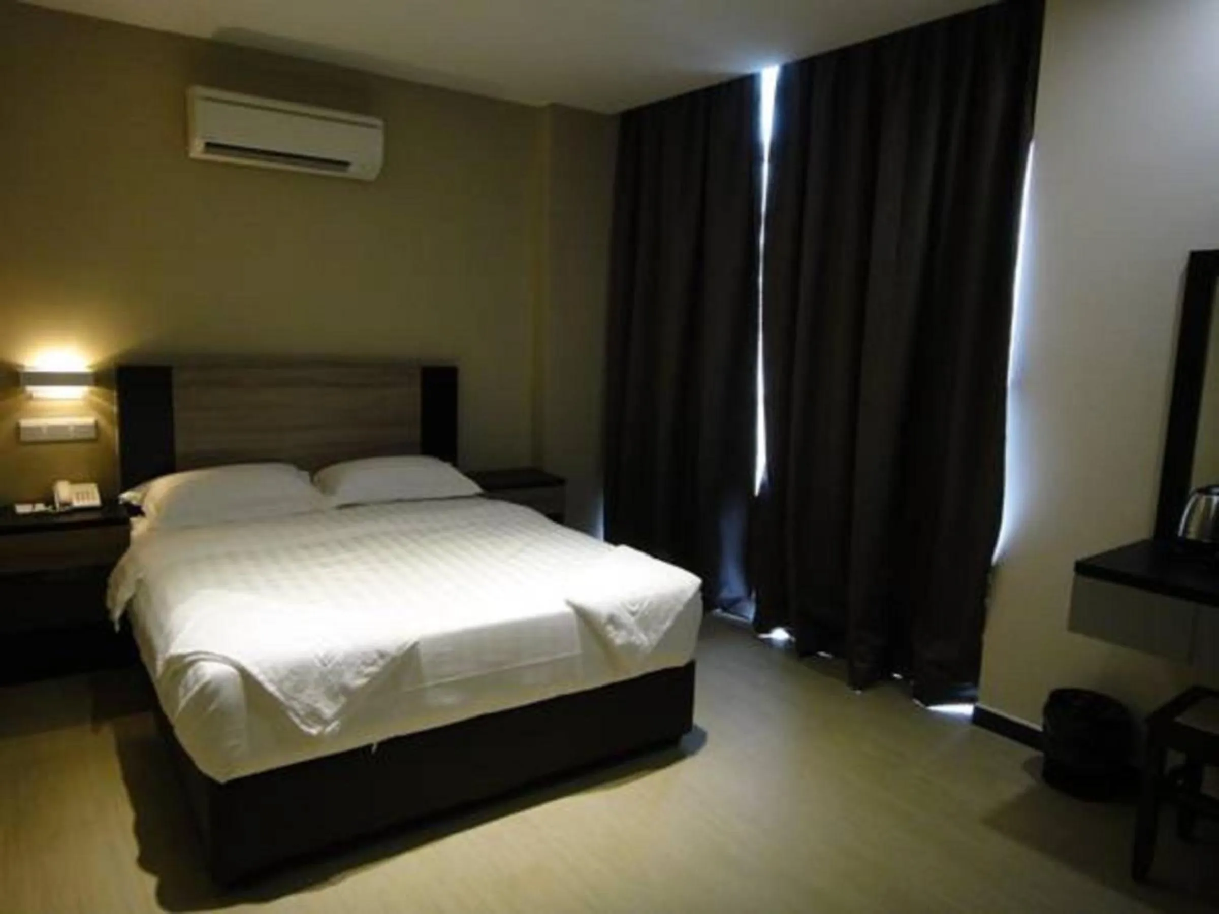 Bedroom, Bed in Galaxy Hotel SIMPANG AMPAT
