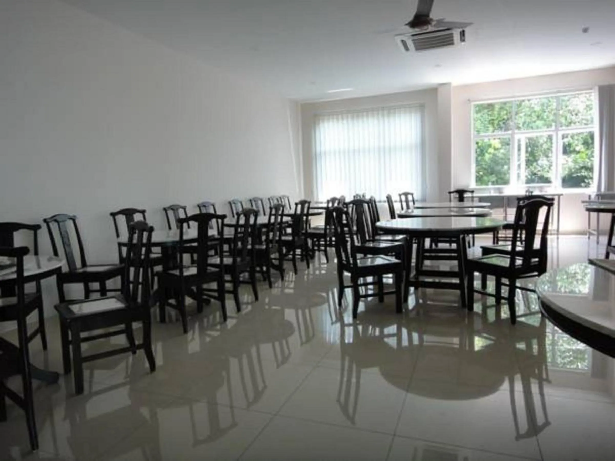 Restaurant/places to eat in Galaxy Hotel SIMPANG AMPAT