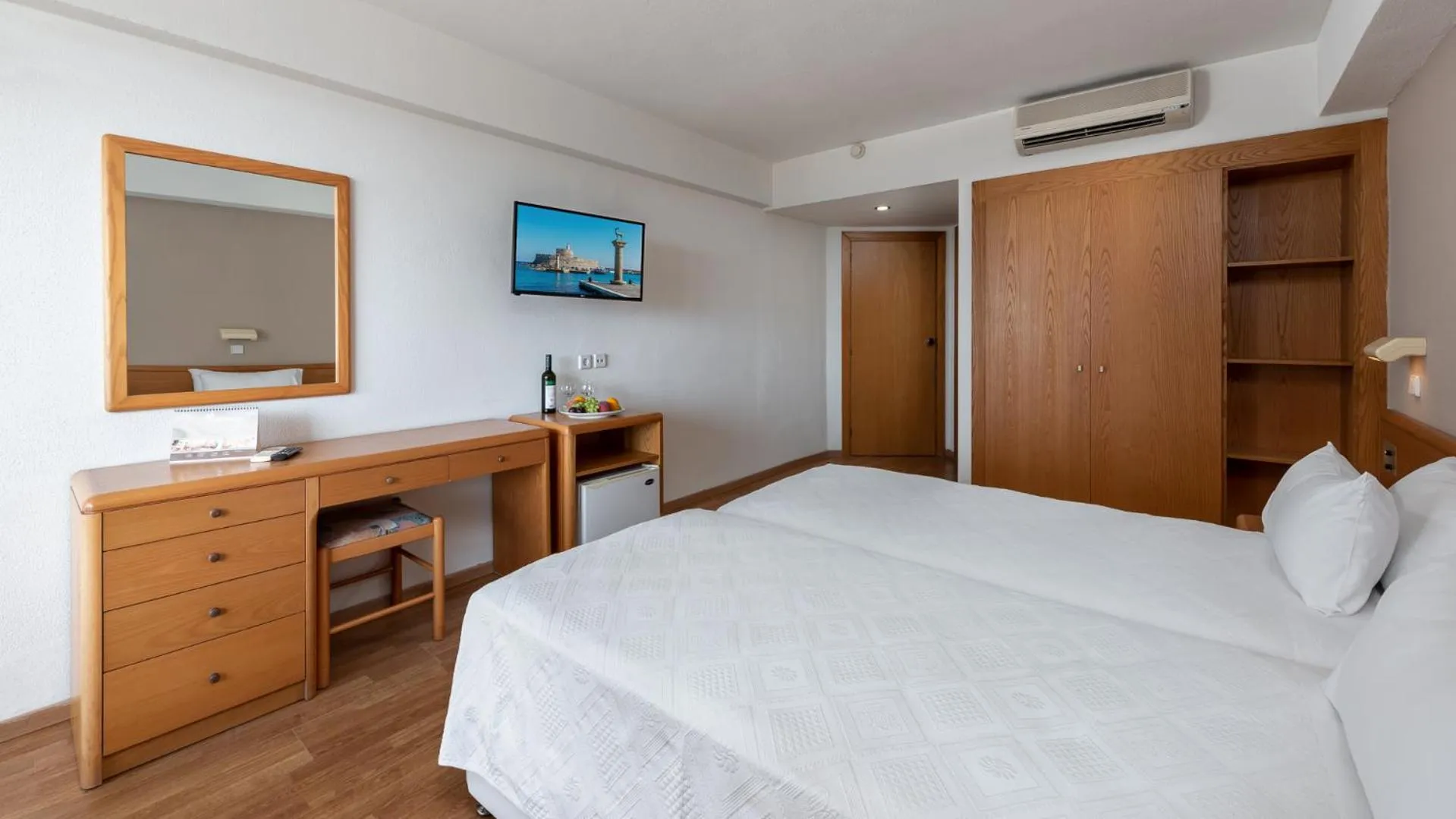 TV and multimedia, Bed in Sirene Beach Hotel