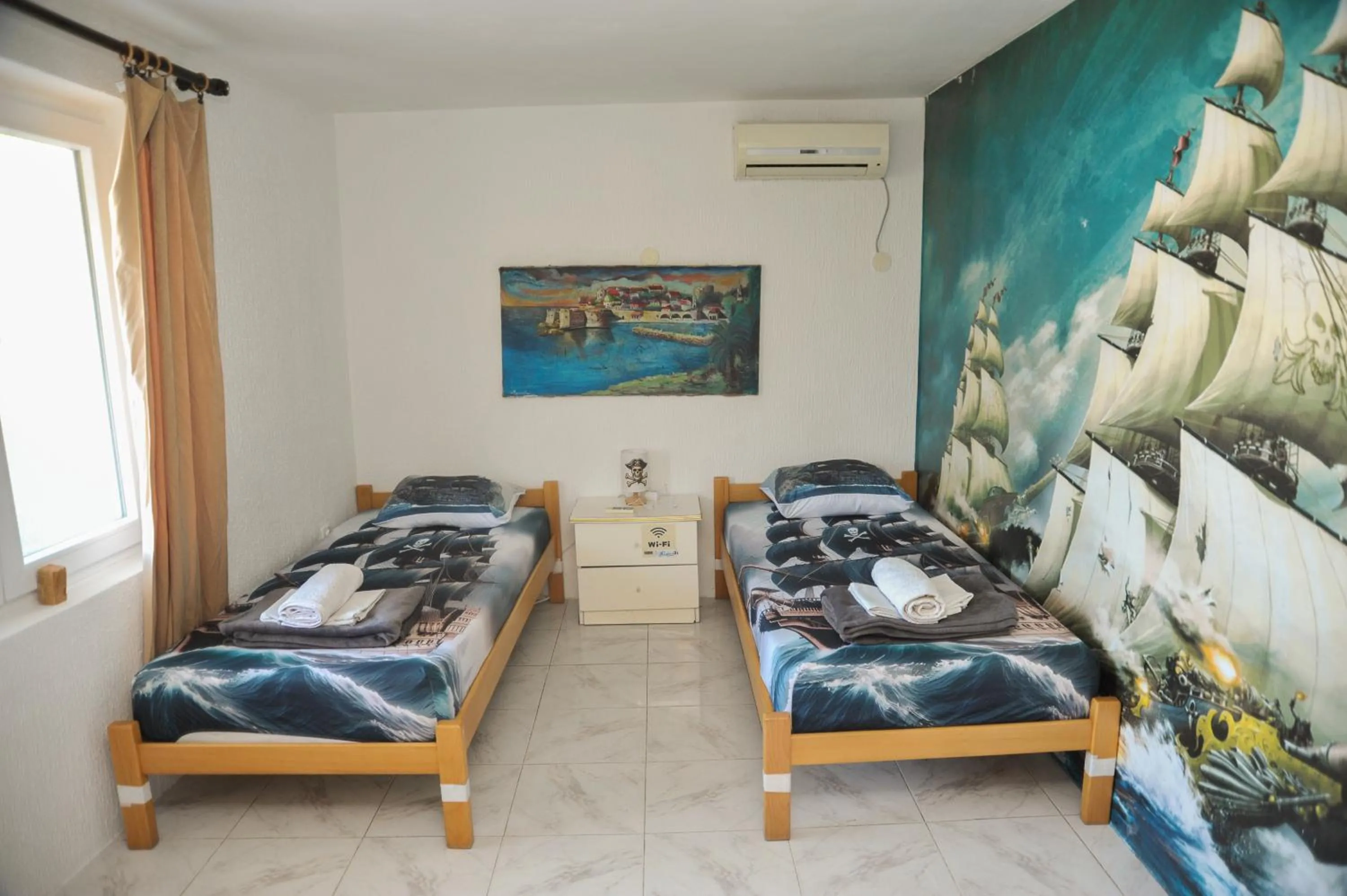 Bed in Pirate Backpackers