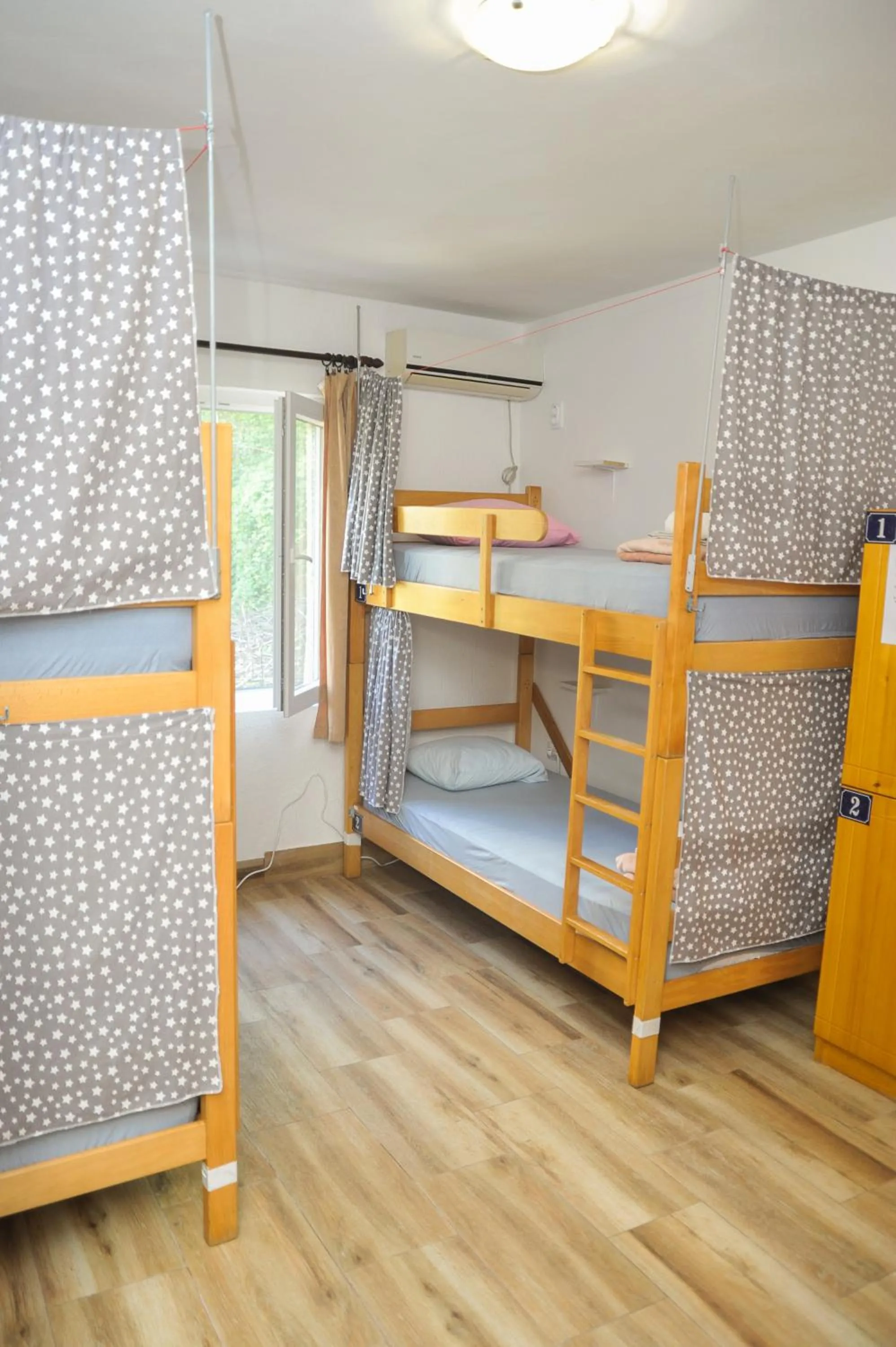 Bed in Pirate Backpackers