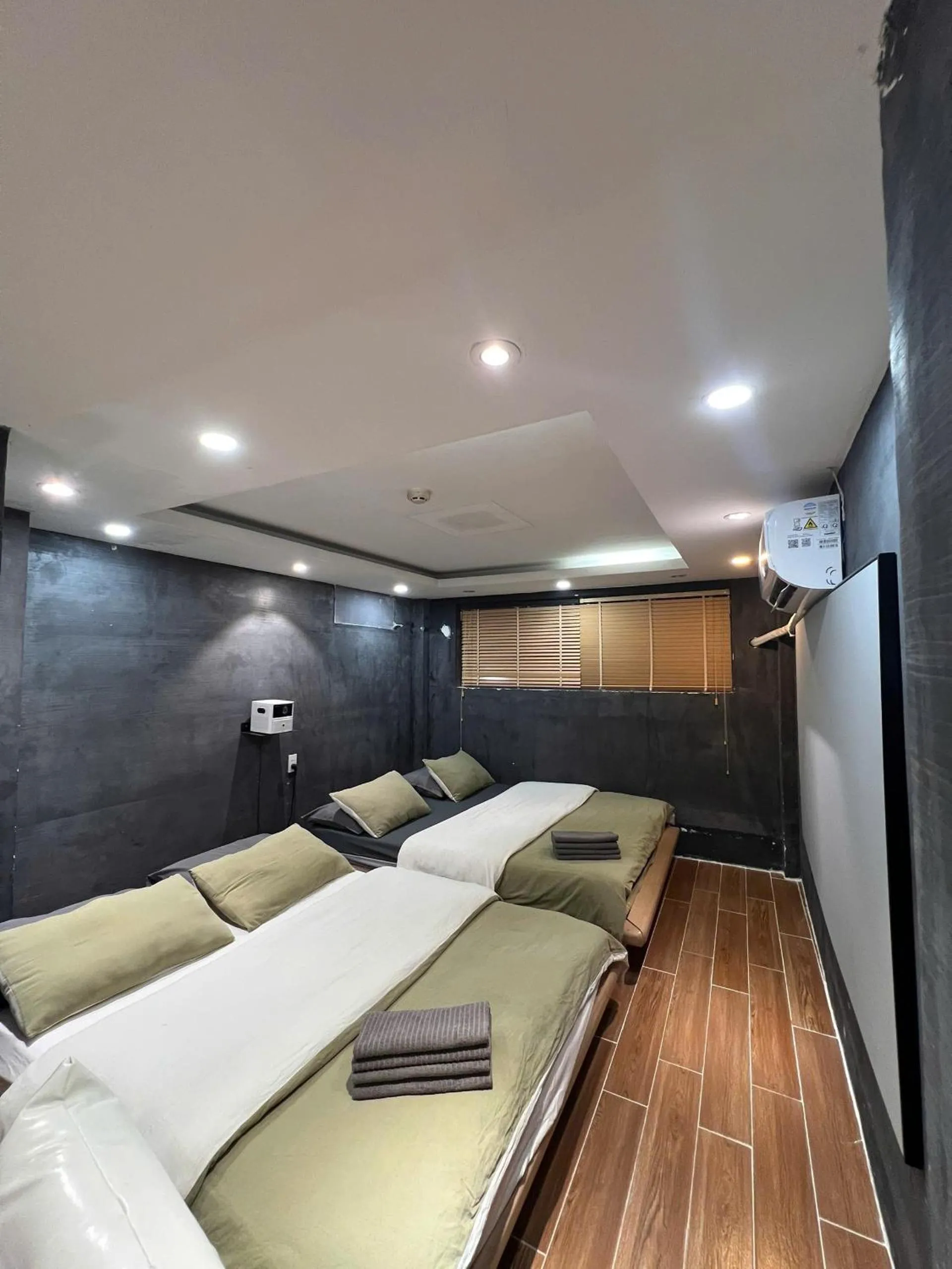 MEOW Hotel & Cafe 2