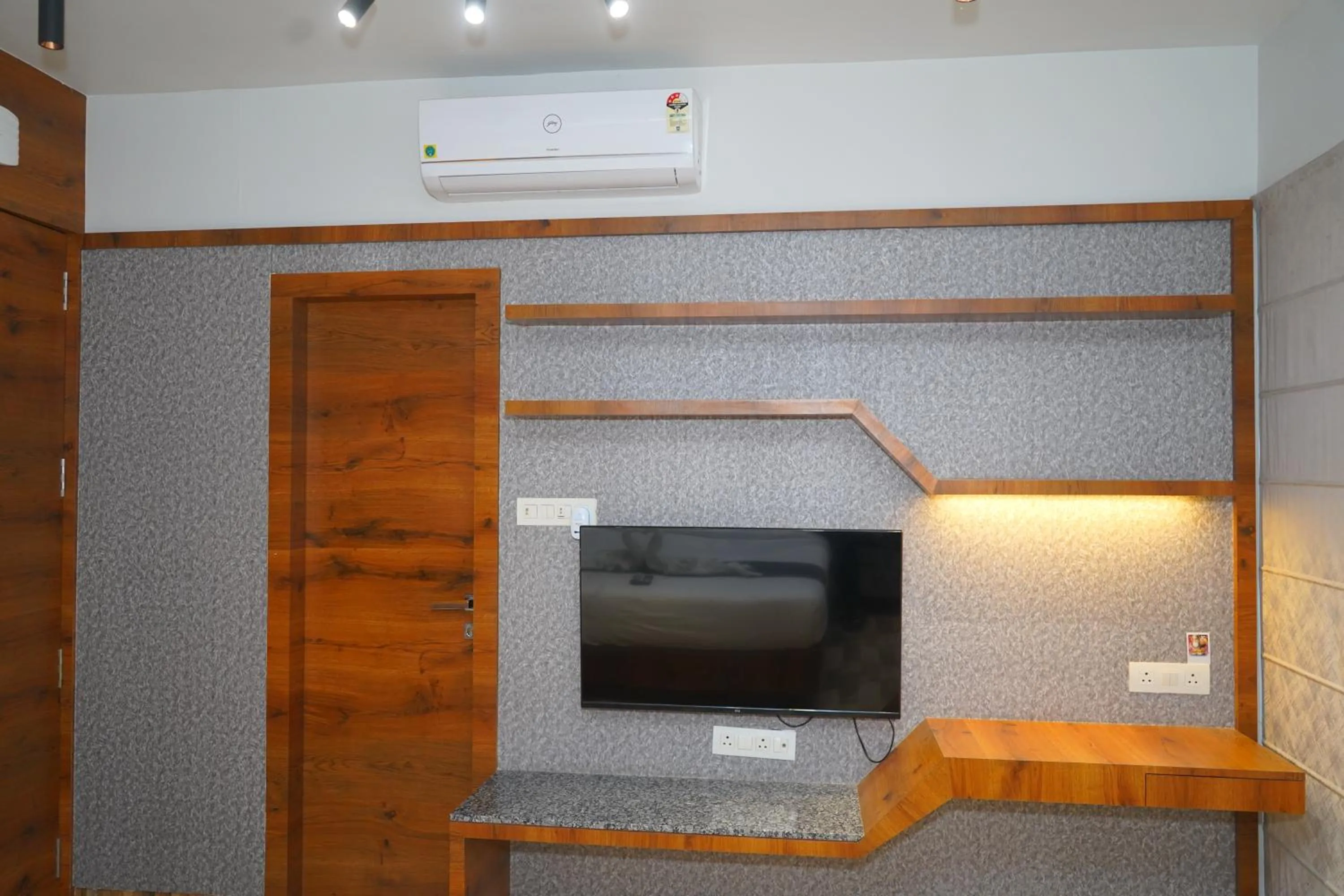 TV and multimedia in Abssolute Homtel - Rooms & Suites