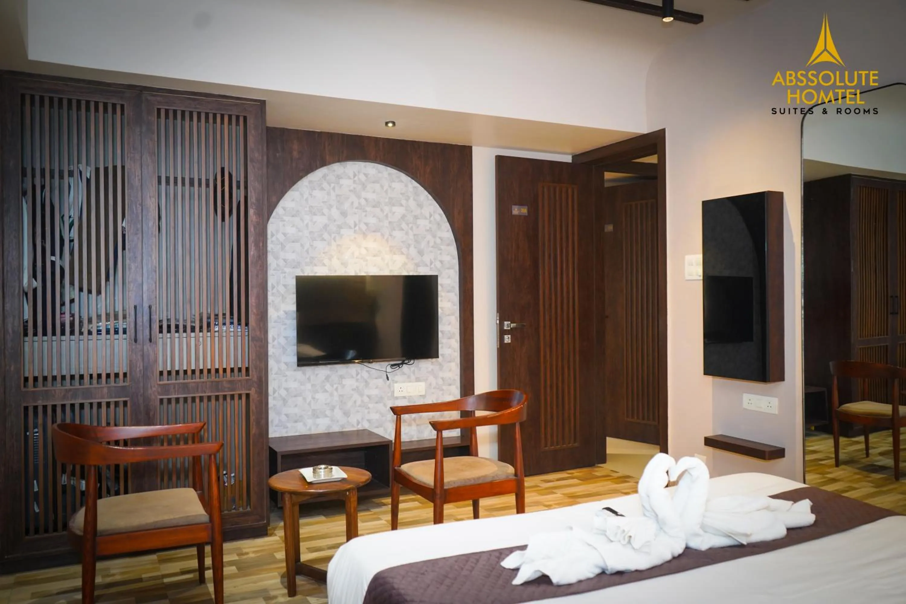 TV and multimedia, Bed in Abssolute Homtel - Rooms & Suites