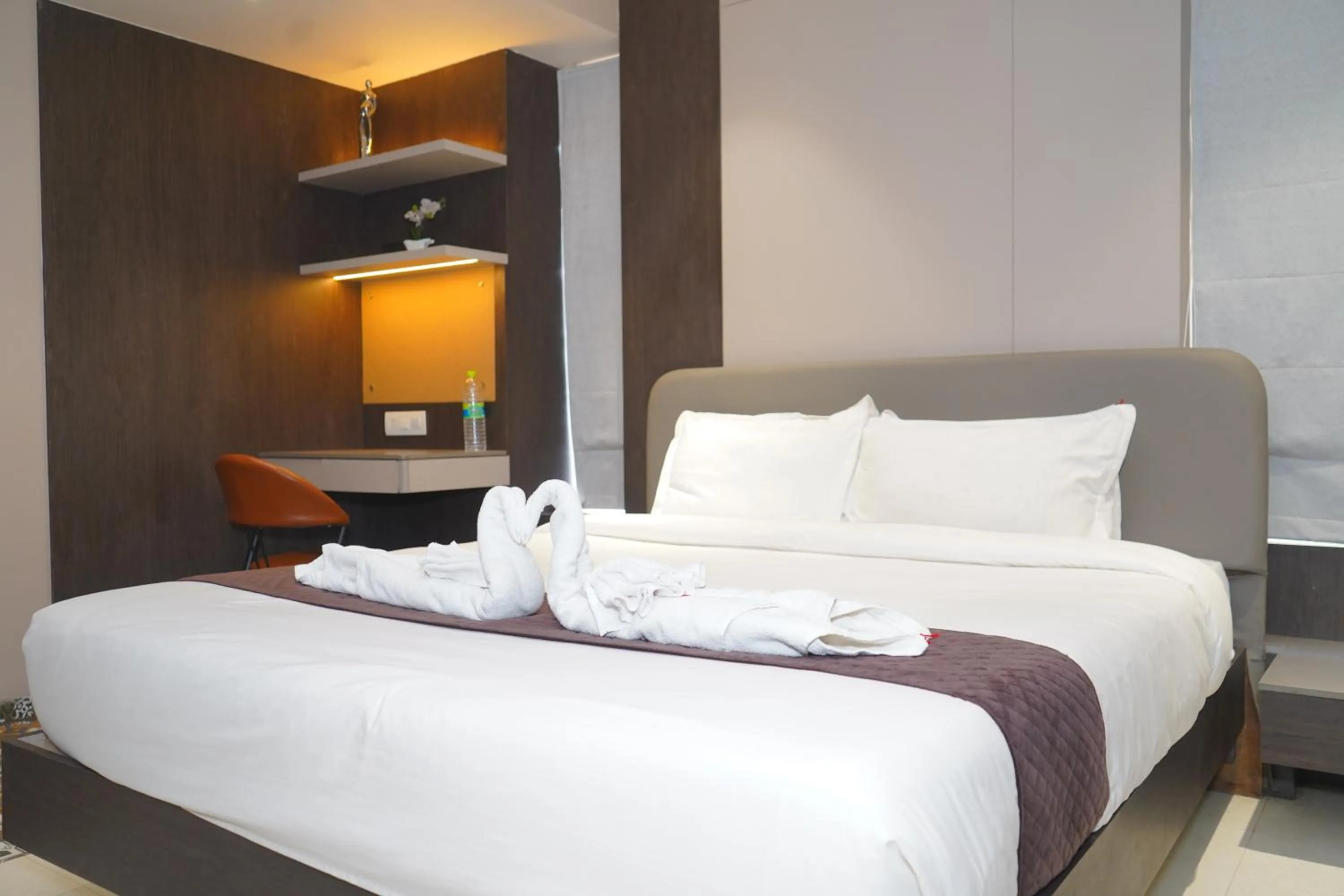 Bed in Abssolute Homtel - Rooms & Suites