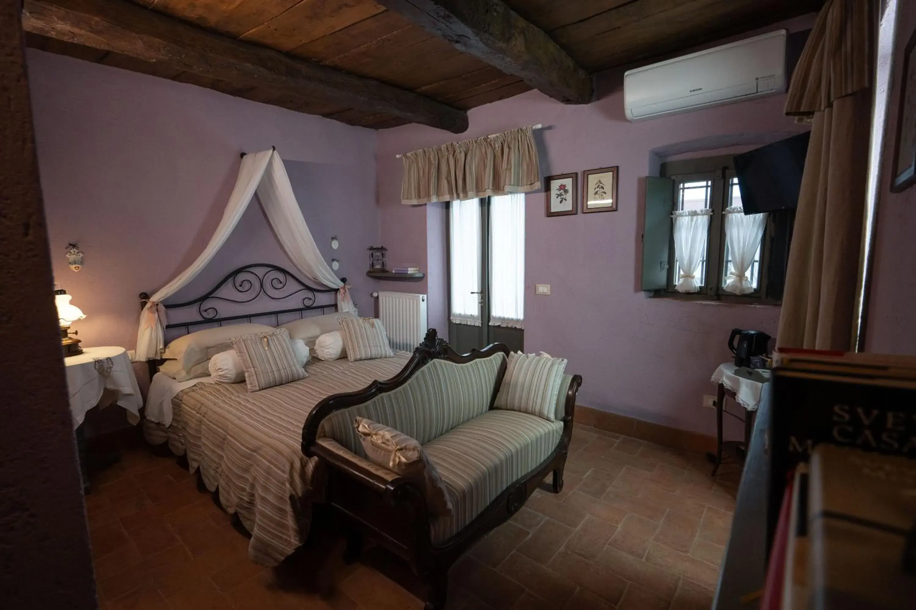 Double Room with Balcony in Il Salice B&B Double Room with Balcony in Il Salice B&B