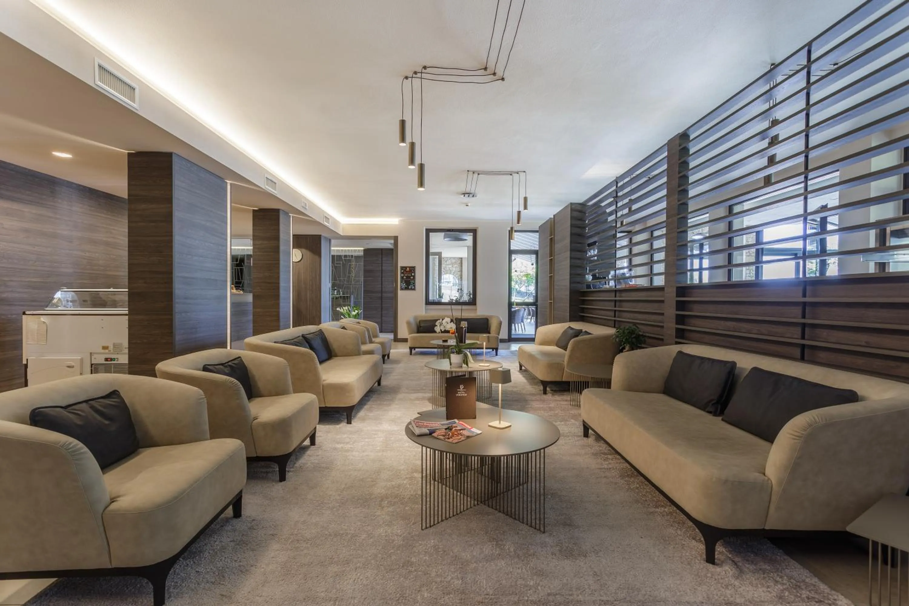 Communal lounge/ TV room in Hotel Veronesi