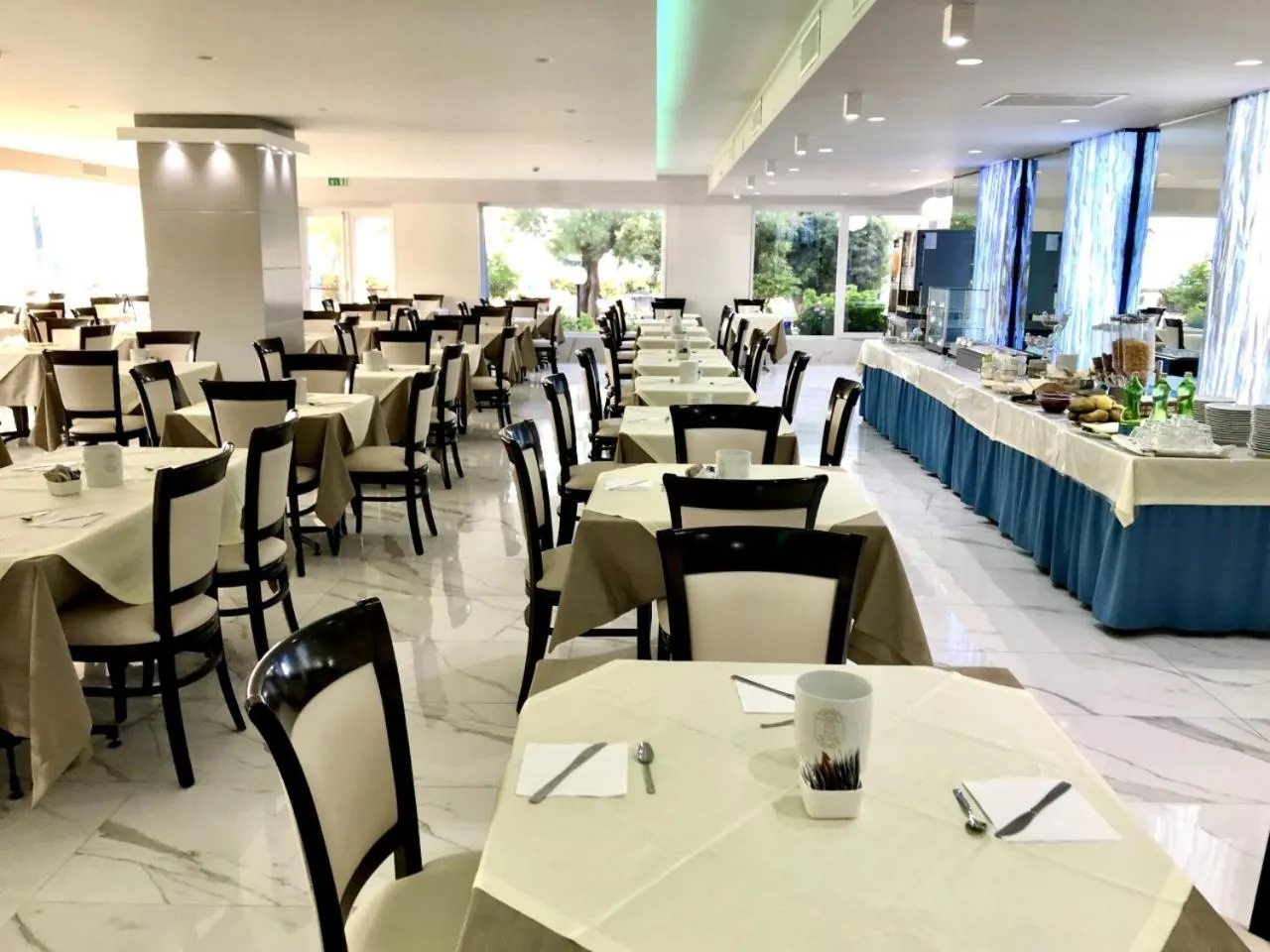 Restaurant/places to eat in Hotel Blu