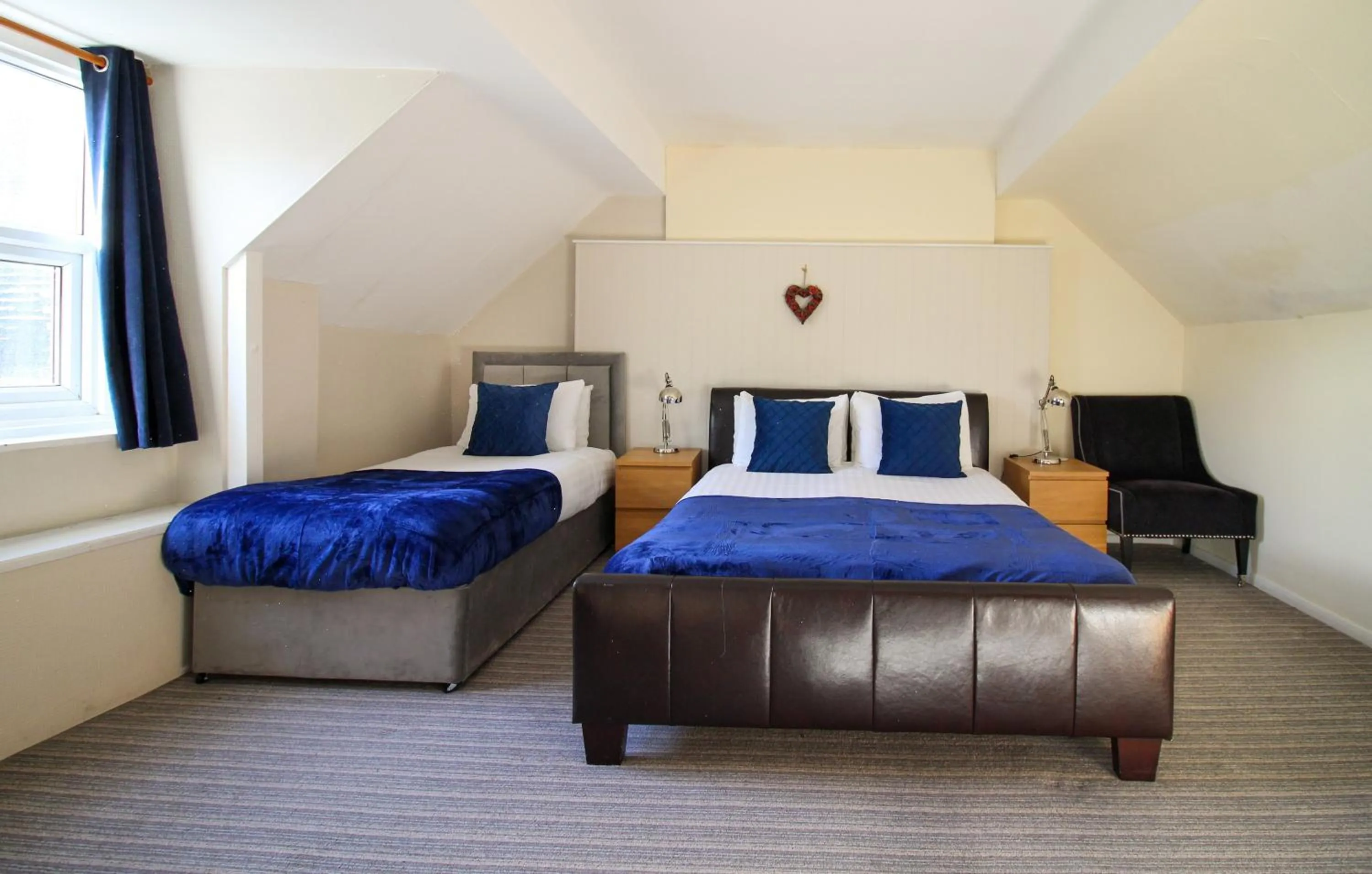 Bedroom, Bed in Newton House Hotel