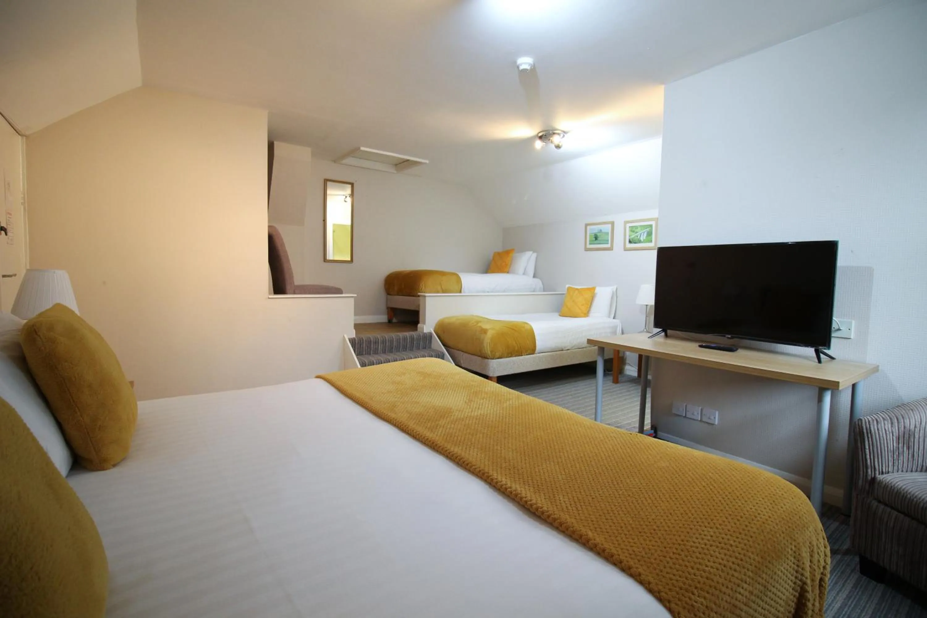 Bedroom, Bed in Newton House Hotel