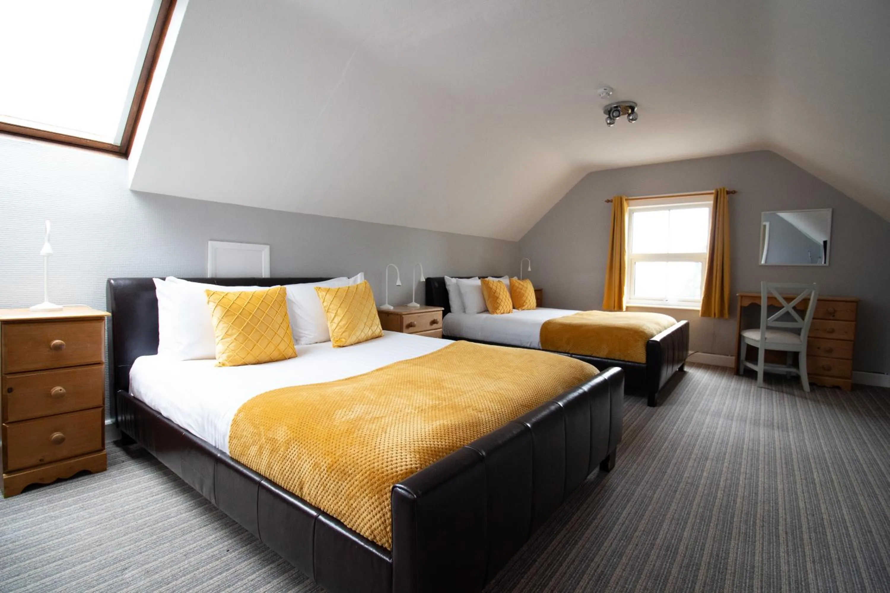 Bedroom, Bed in Newton House Hotel