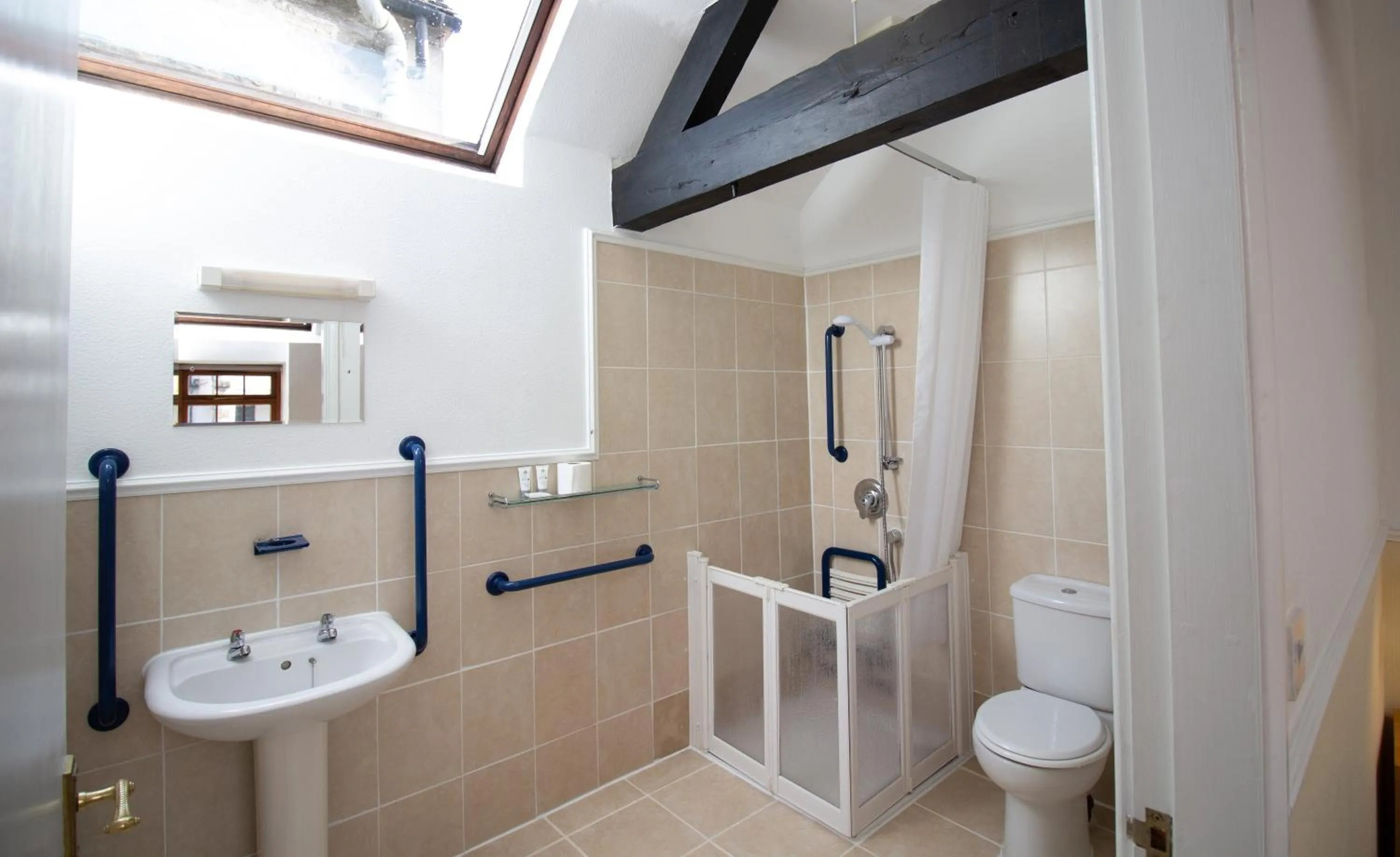 Bathroom in Newton House Hotel