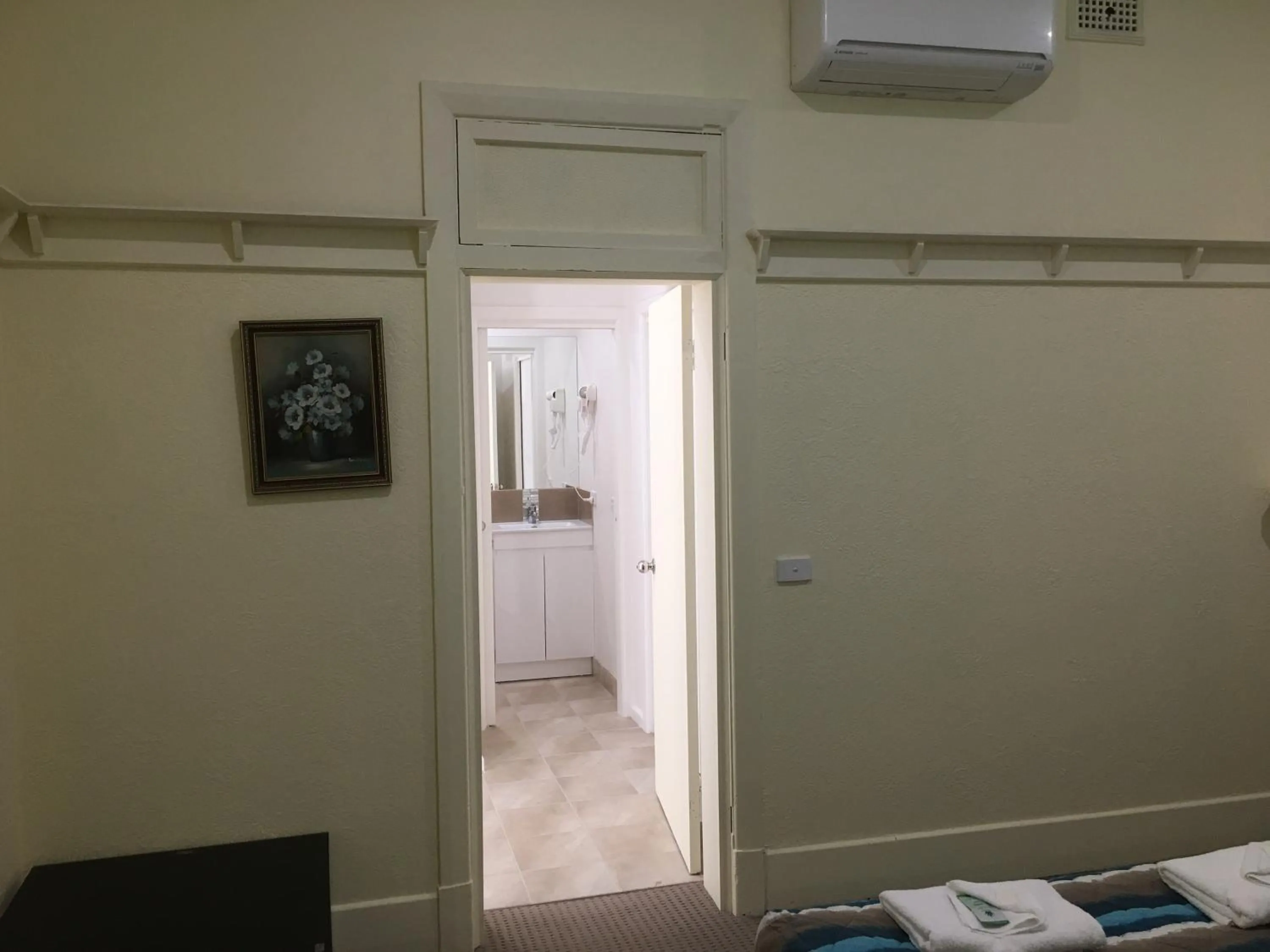 Bathroom in Albury Central Motel