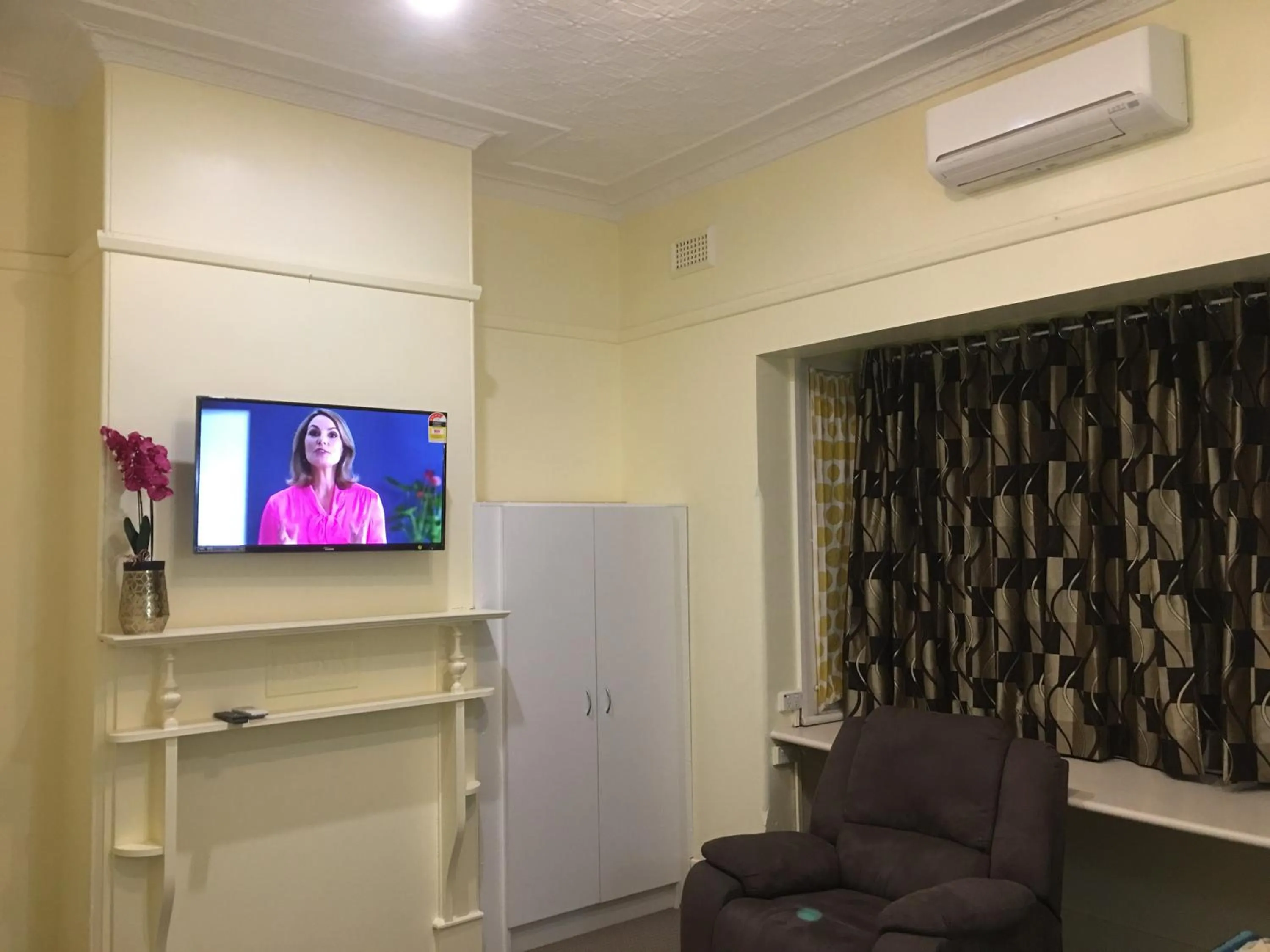 Living room in Albury Central Motel