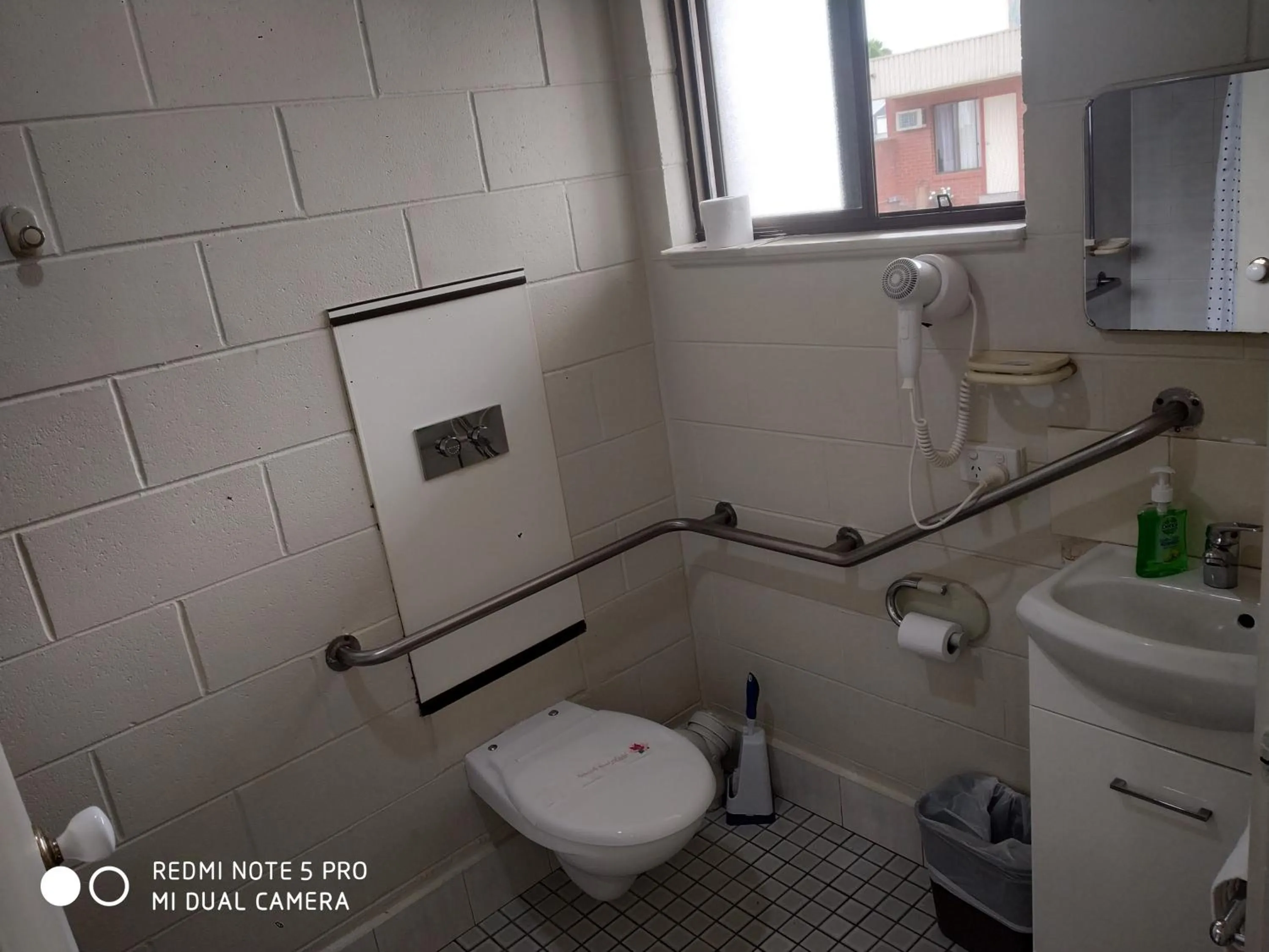 Bathroom in Albury Central Motel