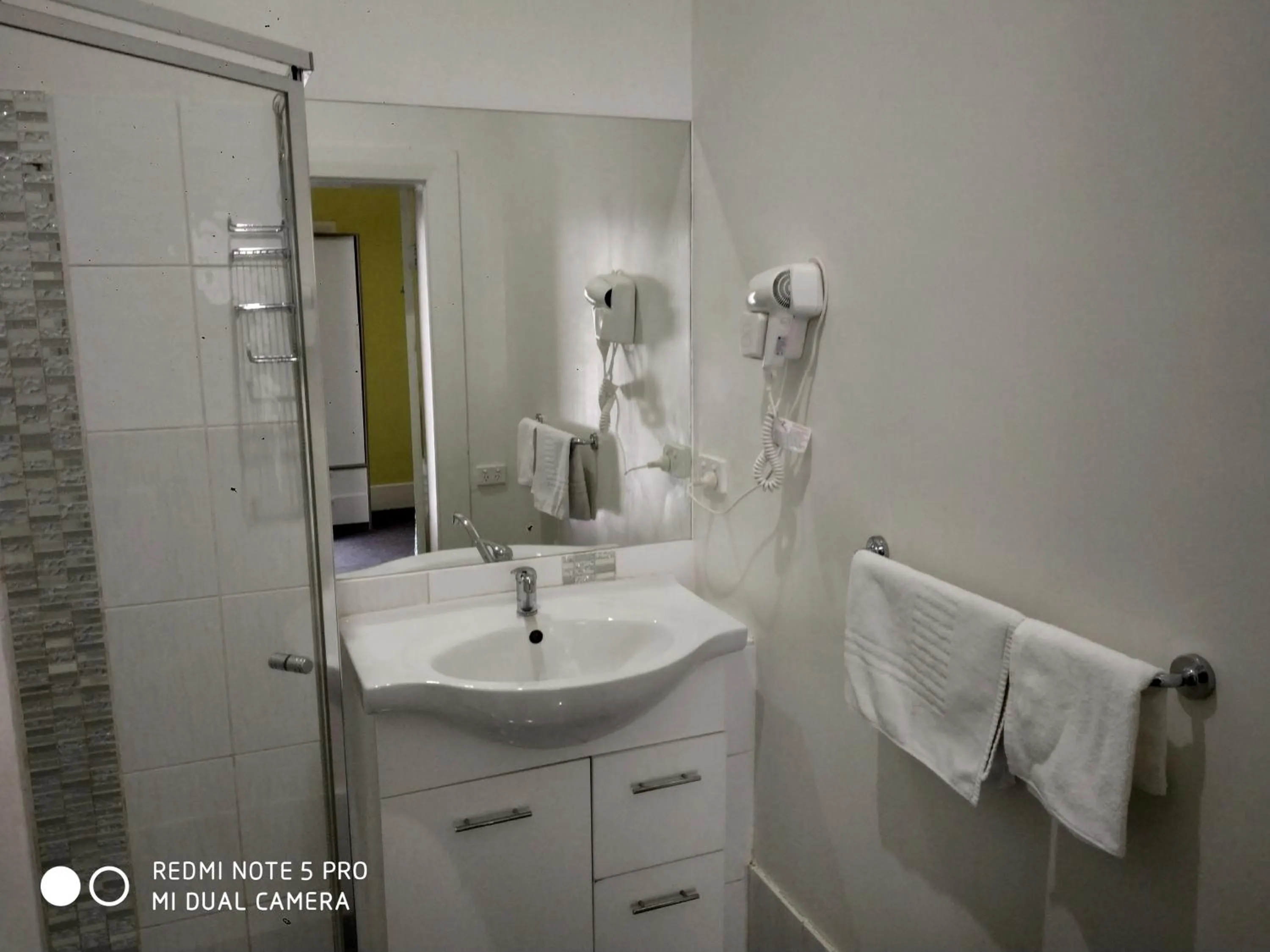 Bathroom in Albury Central Motel