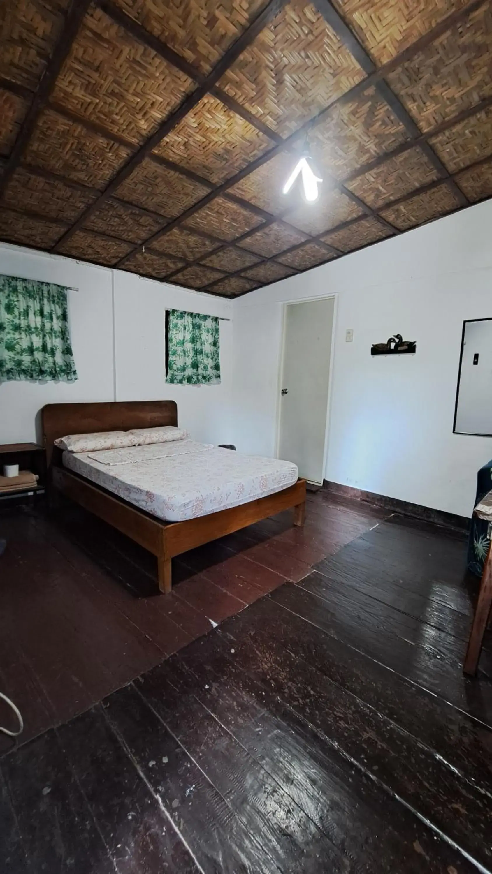 Bed in Paseo Del Mar Seaside Inn Bed in Paseo Del Mar Seaside Inn