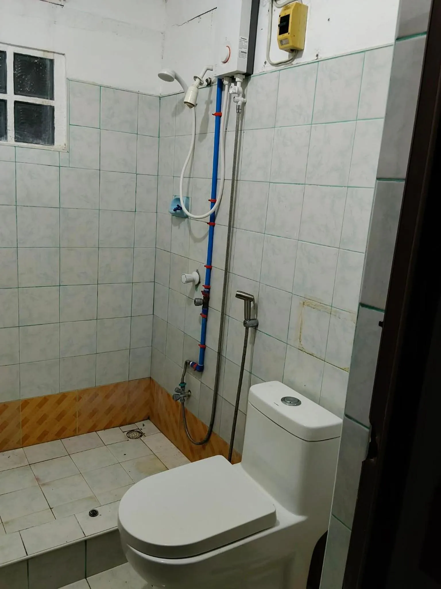 Bathroom in Paseo Del Mar Seaside Inn