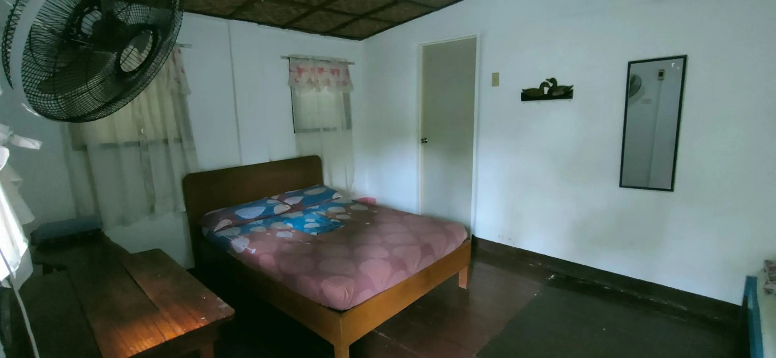 Bed in Paseo Del Mar Seaside Inn Bed in Paseo Del Mar Seaside Inn