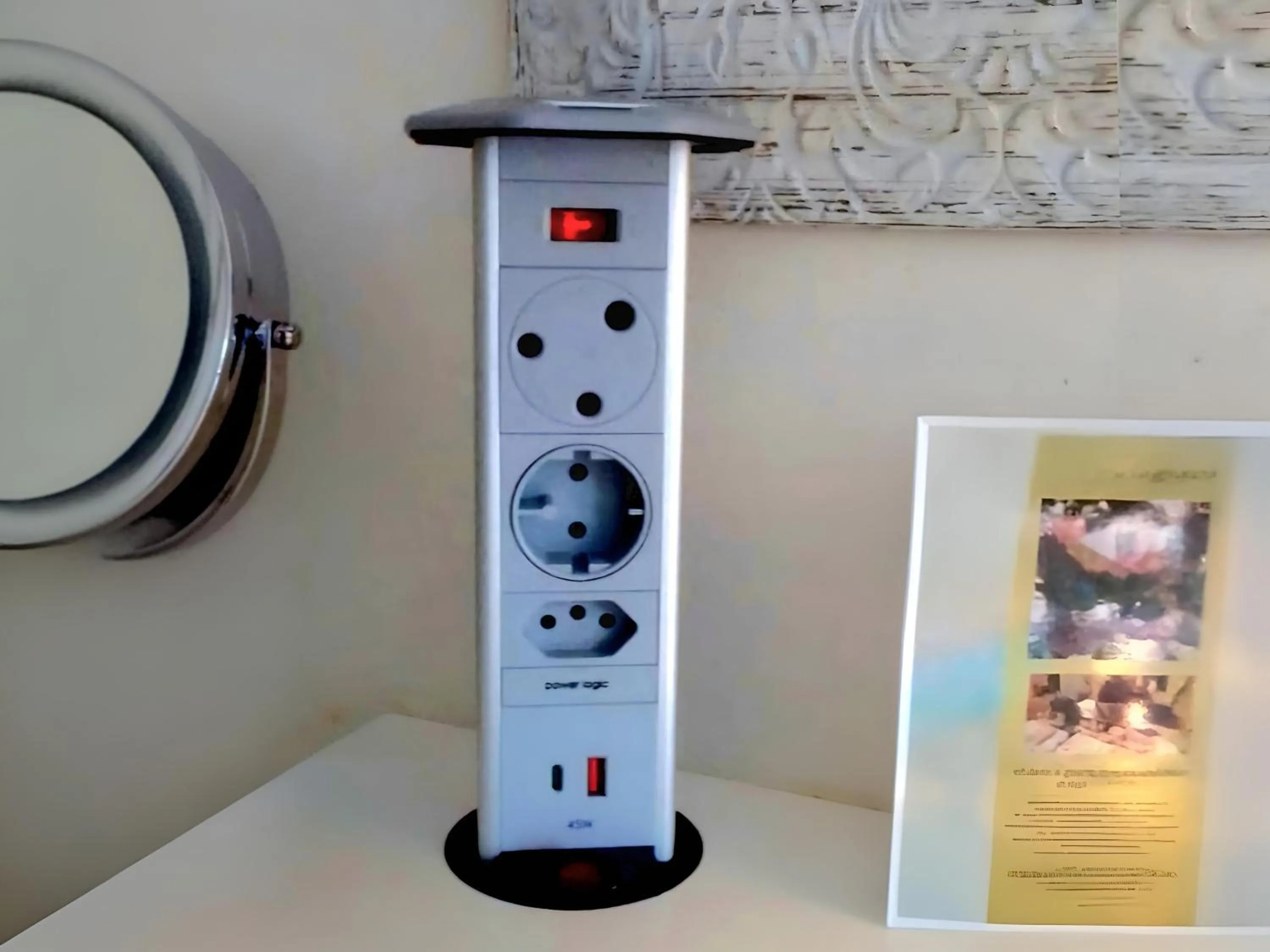 TV and multimedia in Fleur du Soleil Luxury Guesthouse