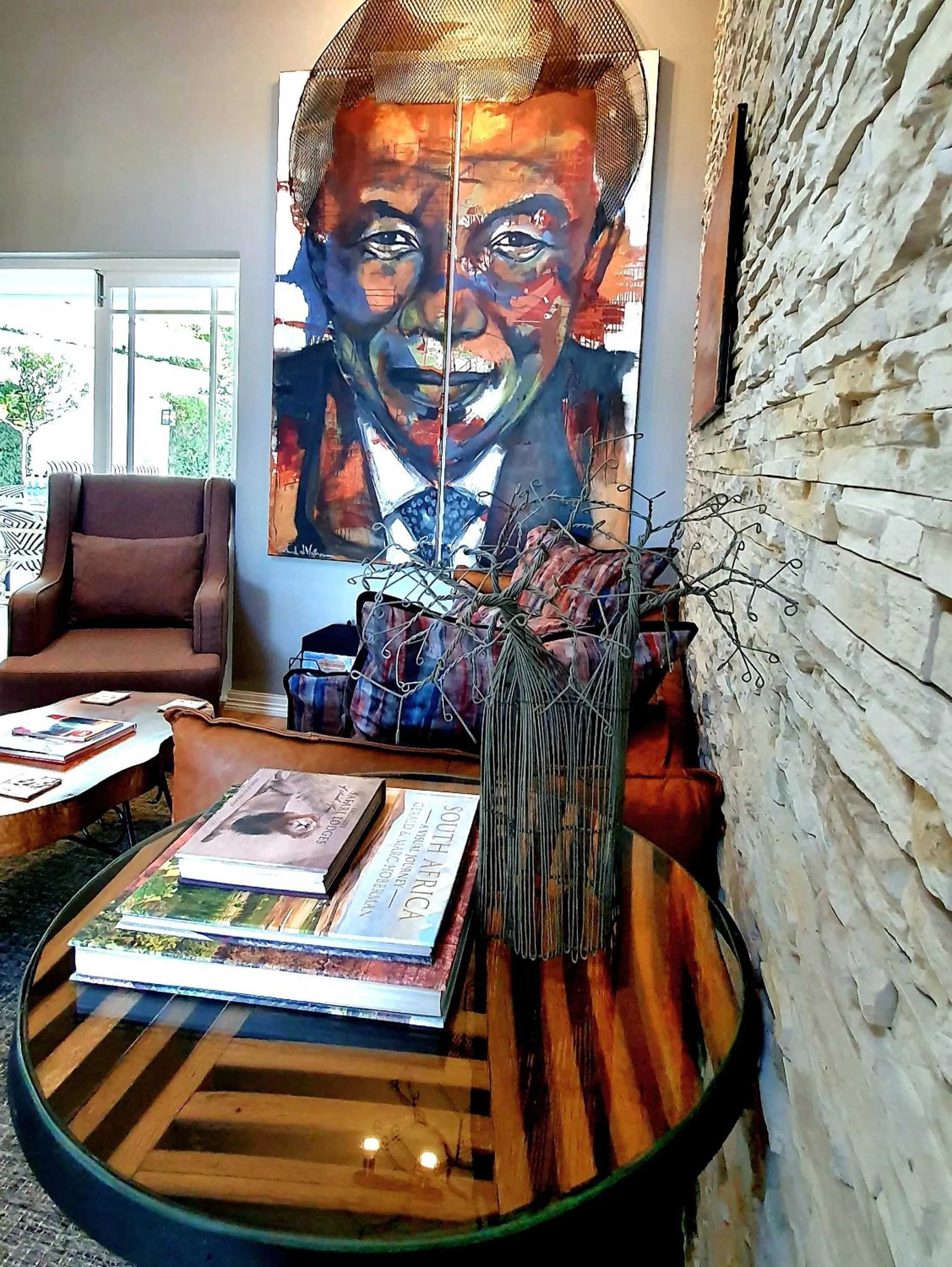 Communal lounge/ TV room in Fleur du Soleil Luxury Guesthouse