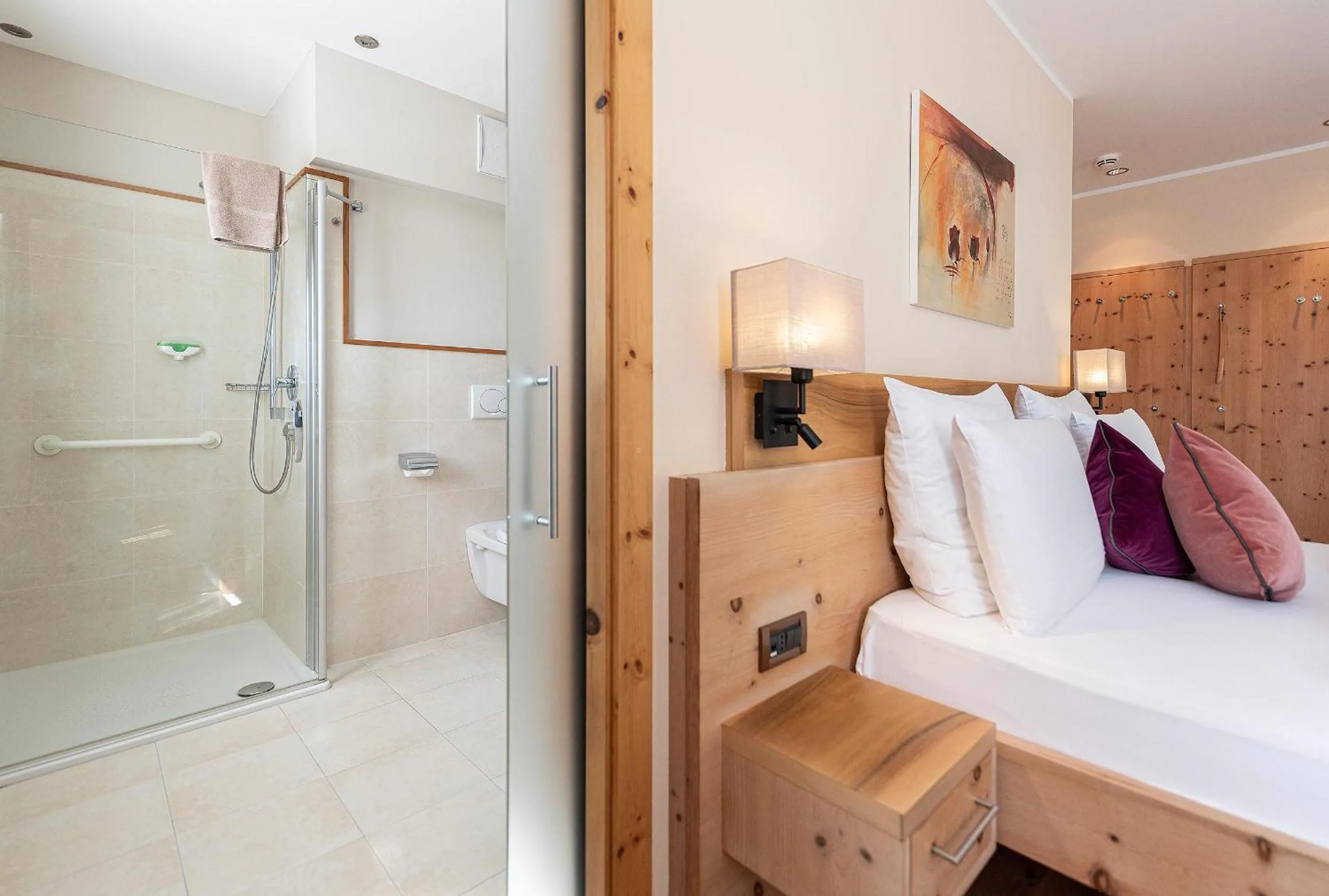 Shower, Bed in Vitalpina Hotel Waldhof