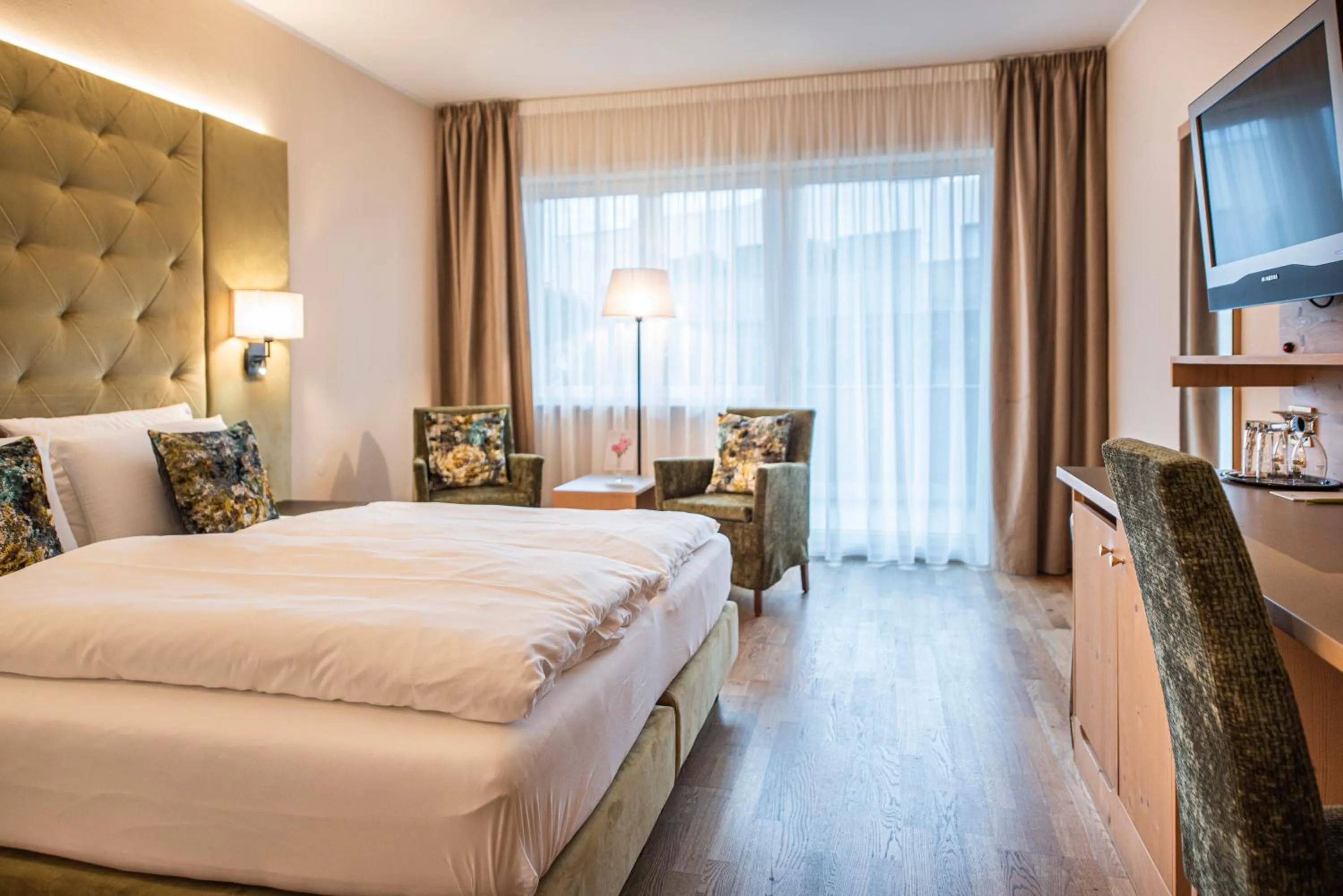 Communal lounge/ TV room, Bed in Vitalpina Hotel Waldhof