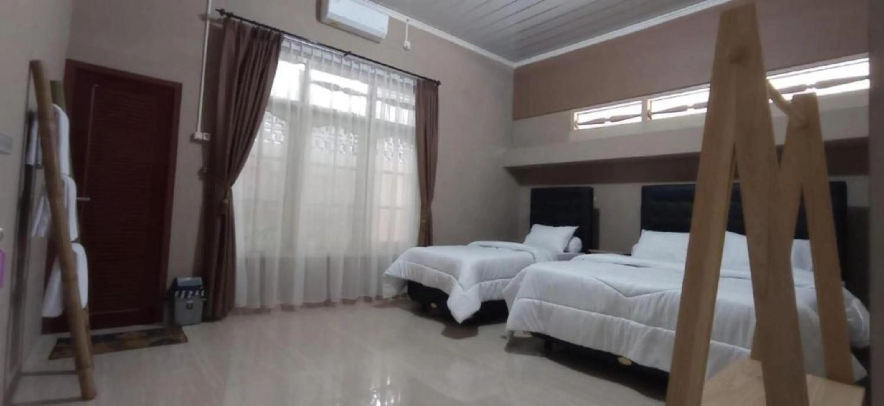 Bed in Griya Al Mukmin Guesthouse Syariah