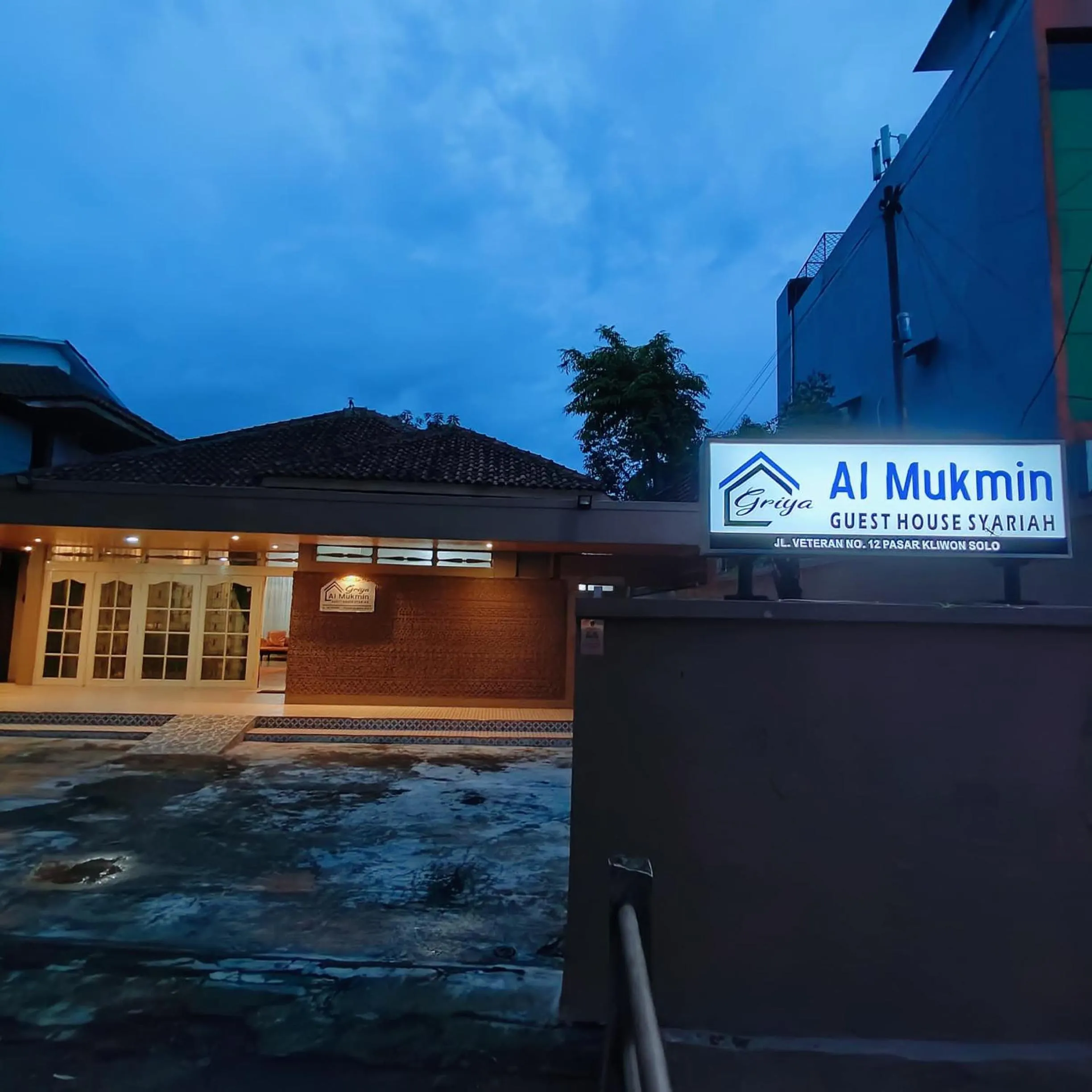 Property building in Griya Al Mukmin Guesthouse Syariah