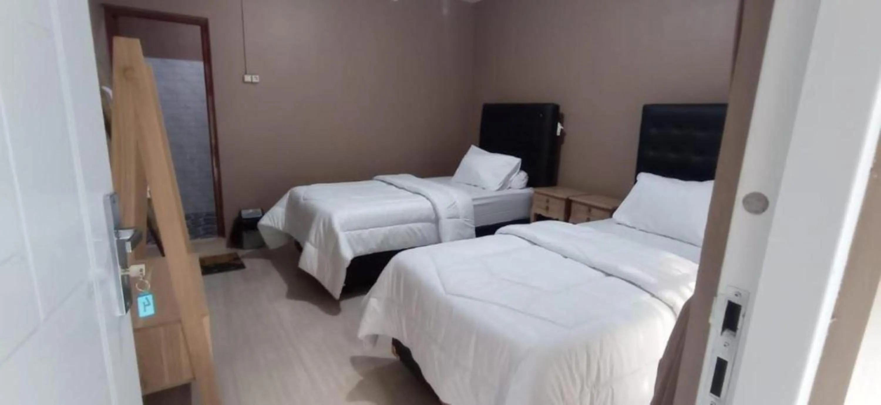 Bedroom, Bed in Griya Al Mukmin Guesthouse Syariah