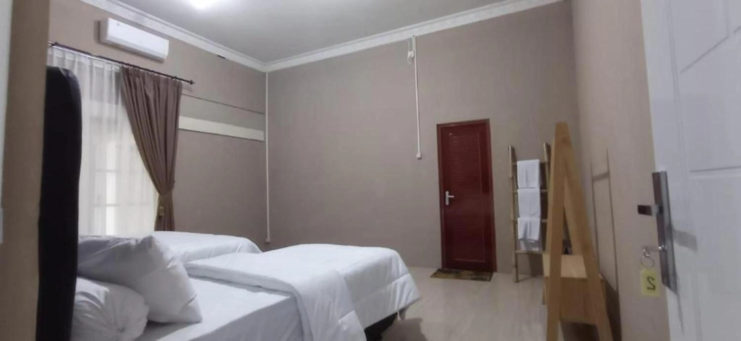 Bedroom, Bed in Griya Al Mukmin Guesthouse Syariah