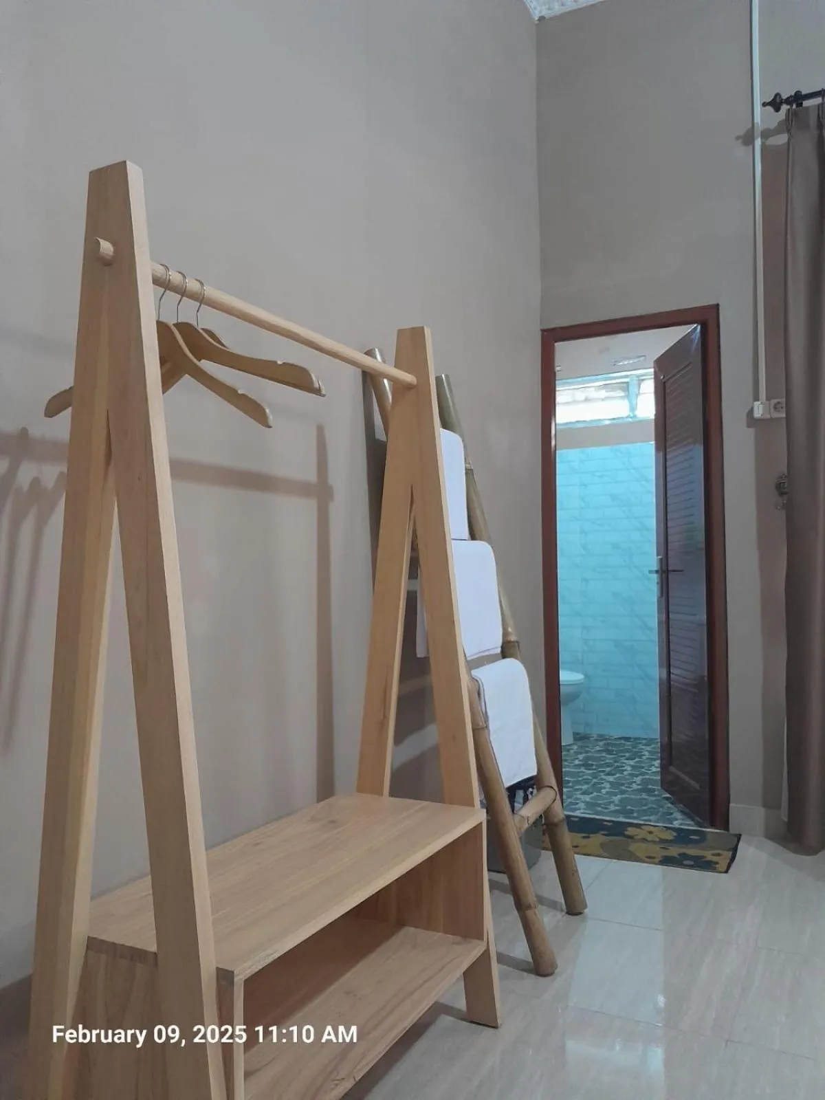 Photo of the whole room in Griya Al Mukmin Guesthouse Syariah