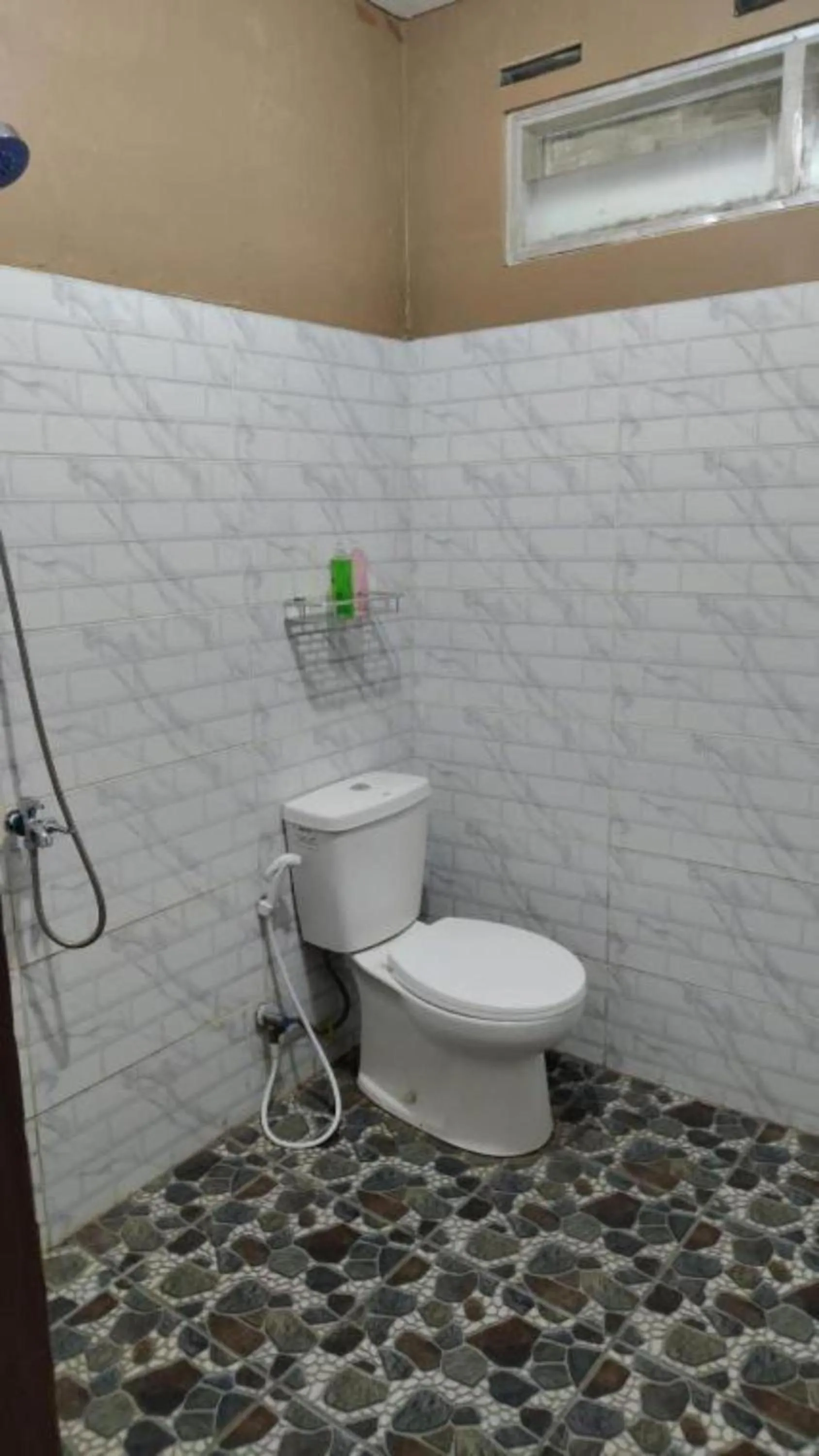 Toilet in Griya Al Mukmin Guesthouse Syariah
