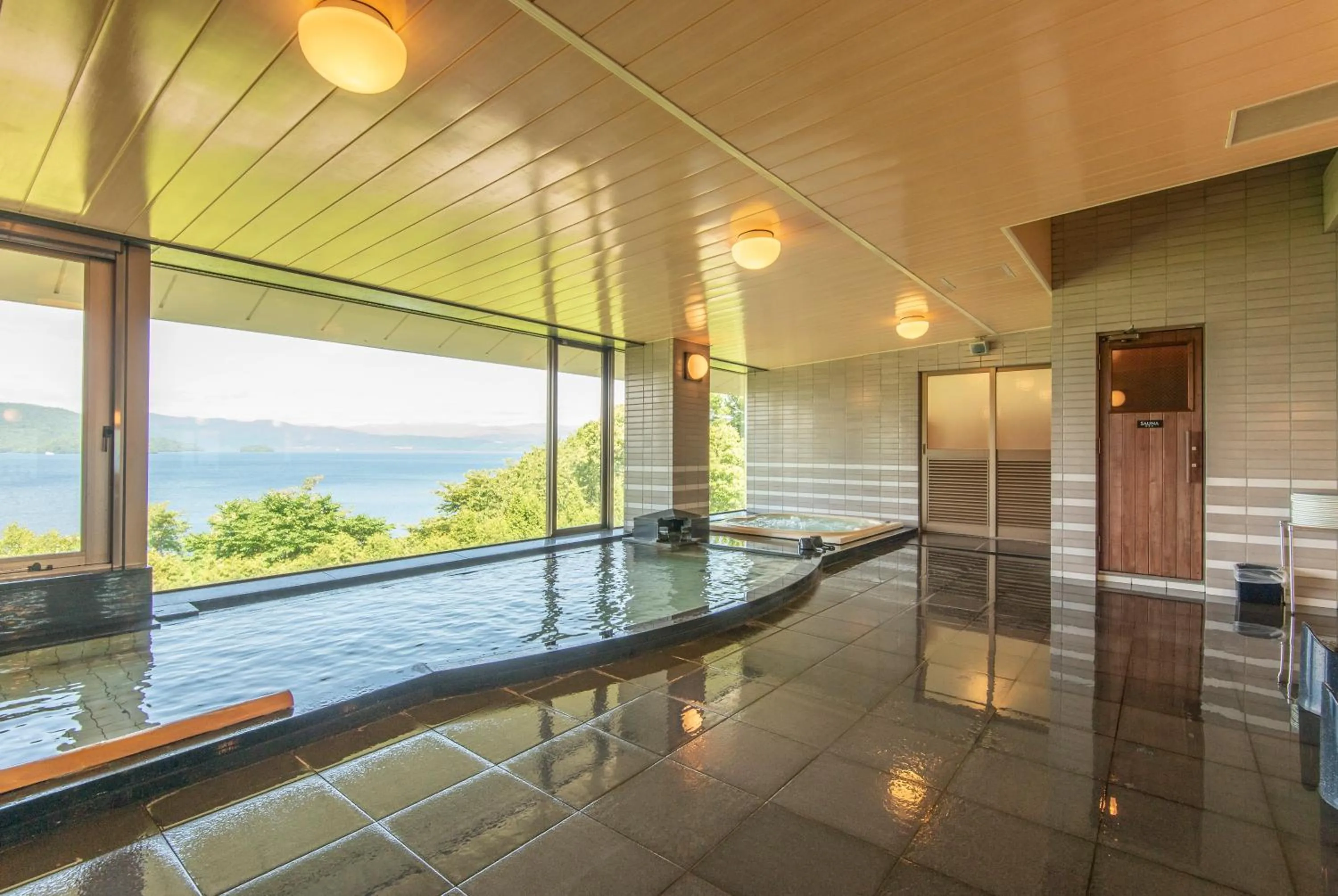 Hot Spring Bath in Hotel Premium Lake TOYA