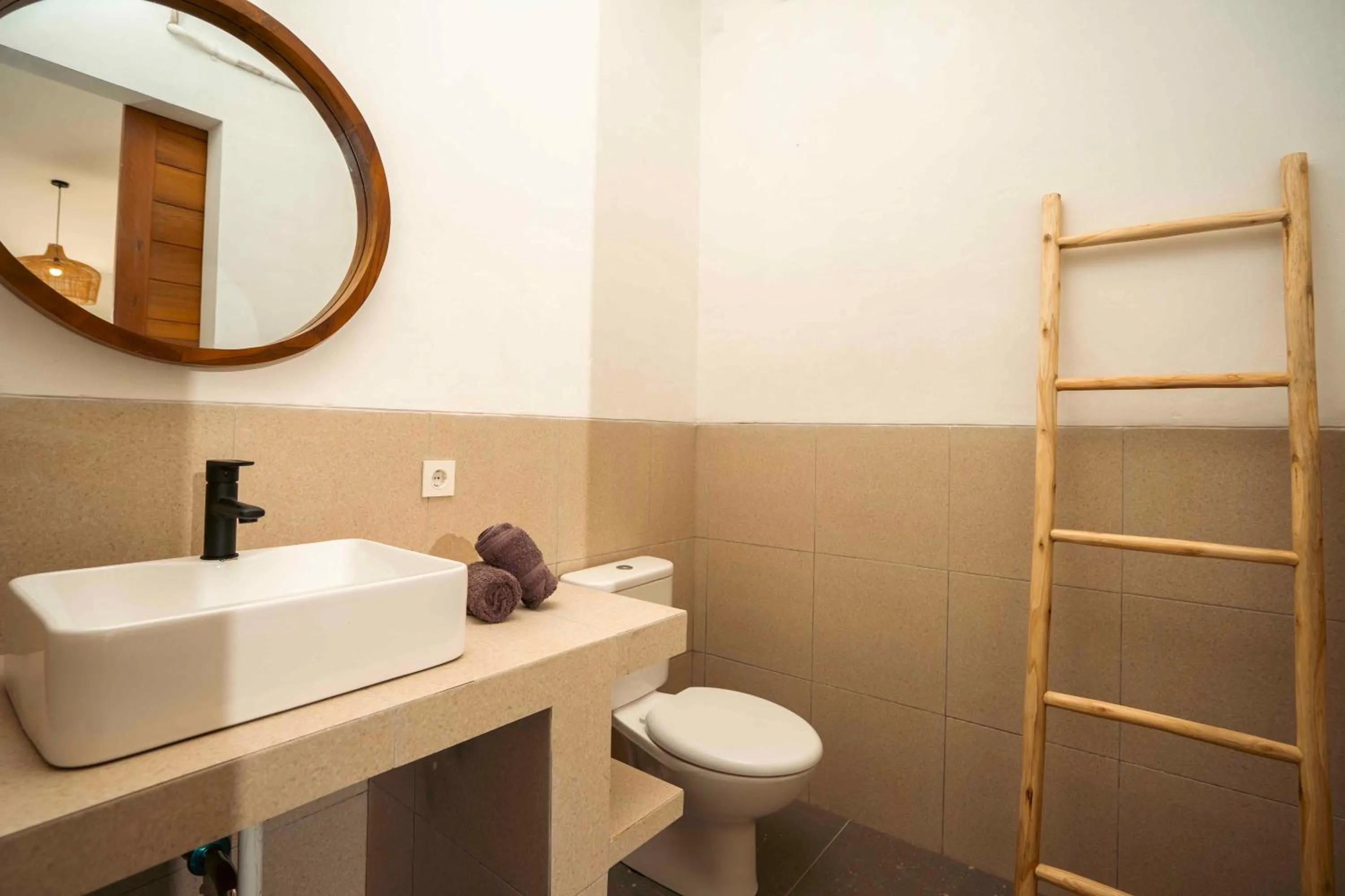 Bathroom in Zena Surf Suite