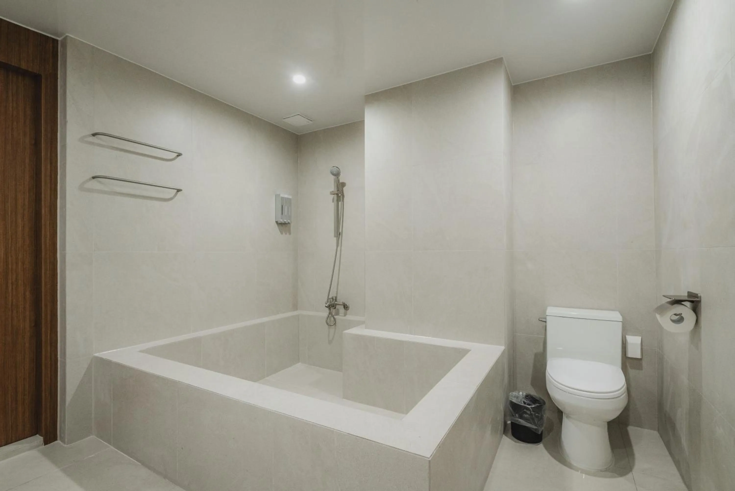 Shower in GOYU Hotel